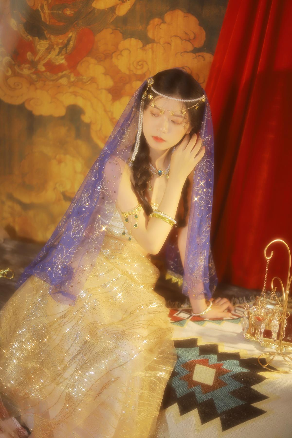 西域风情里，因你而欣喜的古装少女插图