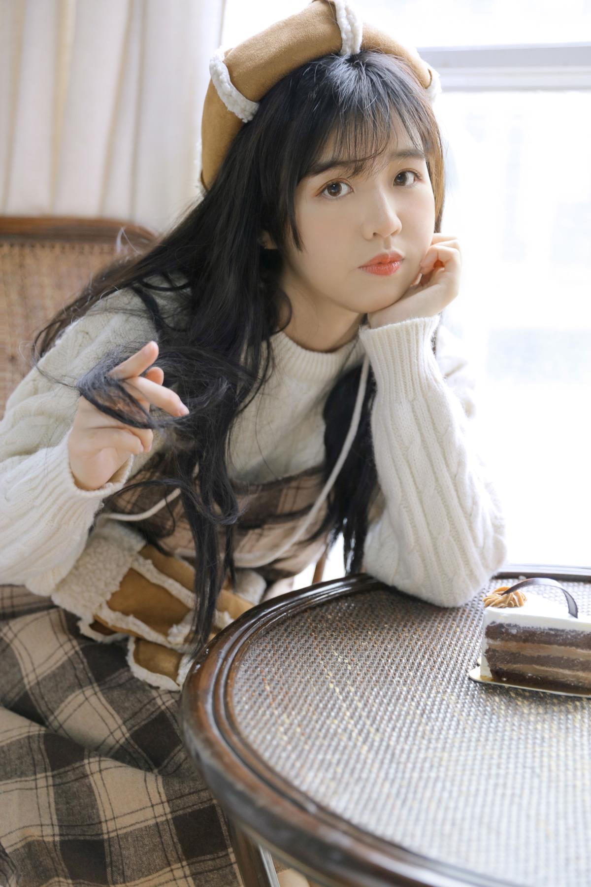 秋天的第一杯奶茶：牵手走过种满麦芽糖的山坡，元气女生的唯美写真插图1