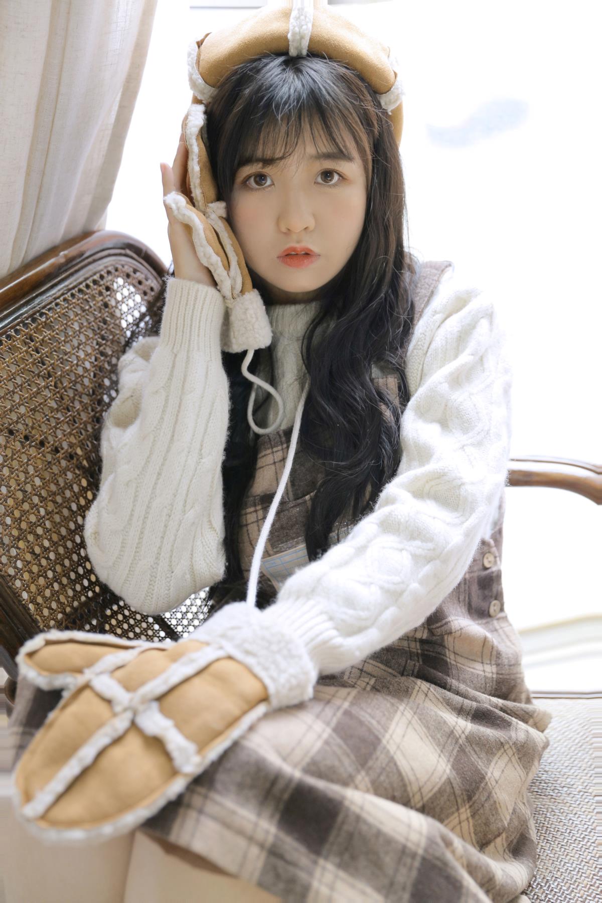 秋天的第一杯奶茶：牵手走过种满麦芽糖的山坡，元气女生的唯美写真插图2