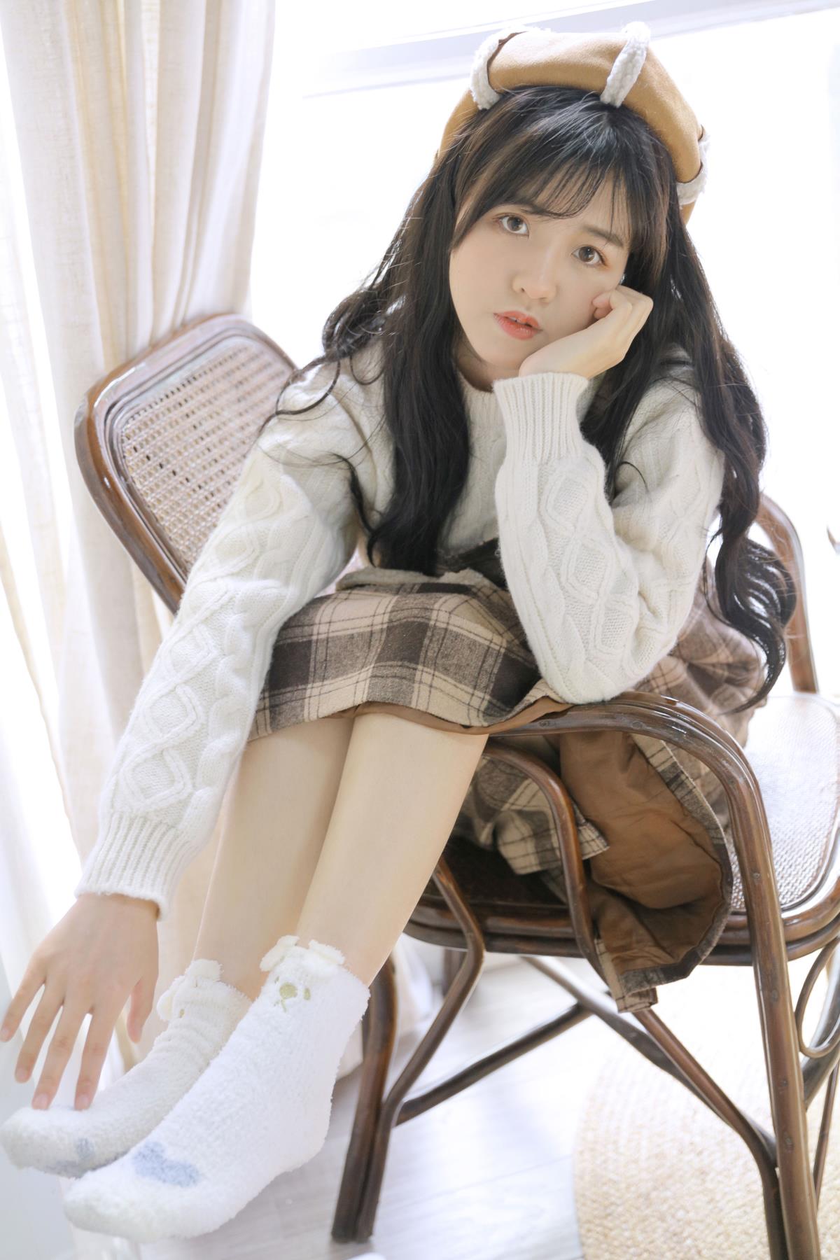 秋天的第一杯奶茶：牵手走过种满麦芽糖的山坡，元气女生的唯美写真插图3