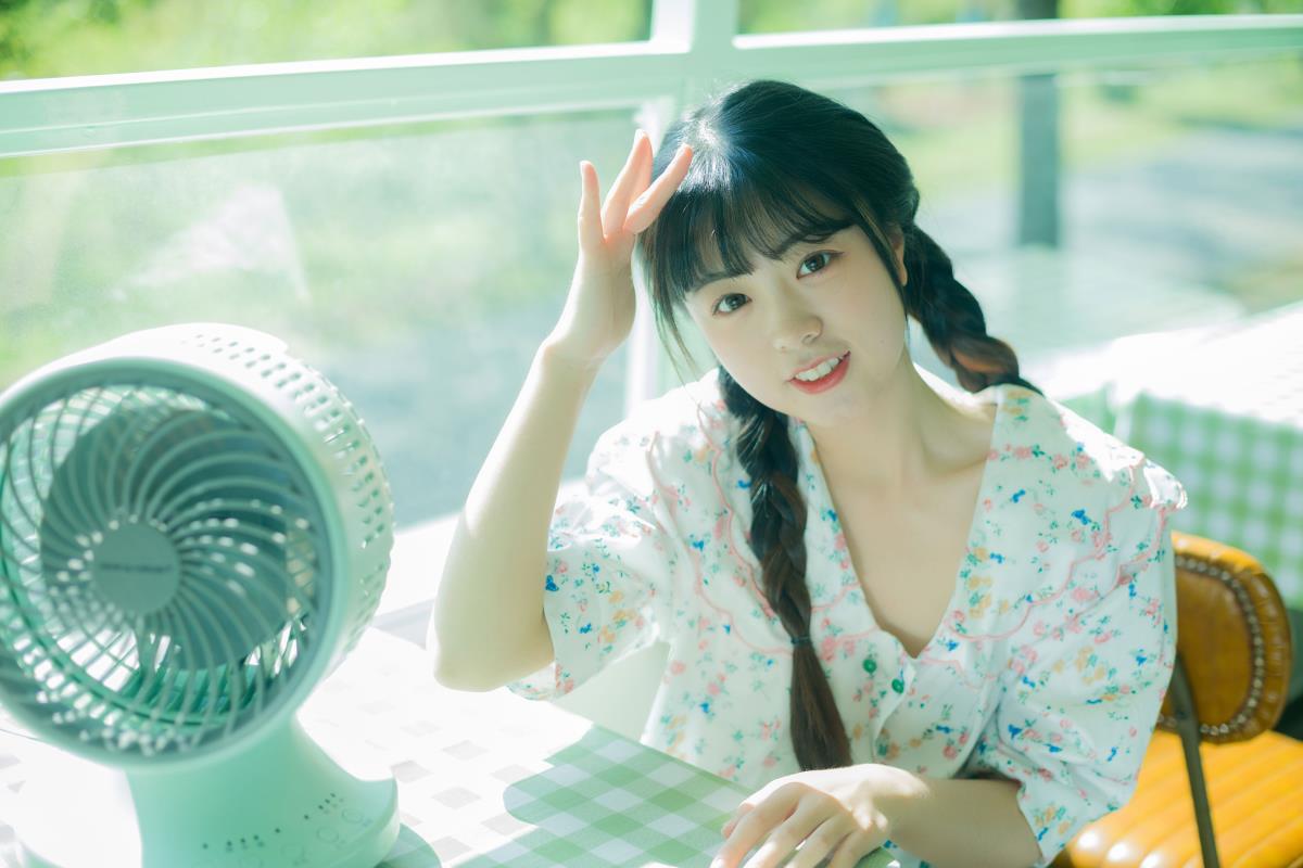 藏在巴士角落的元气少女插图1