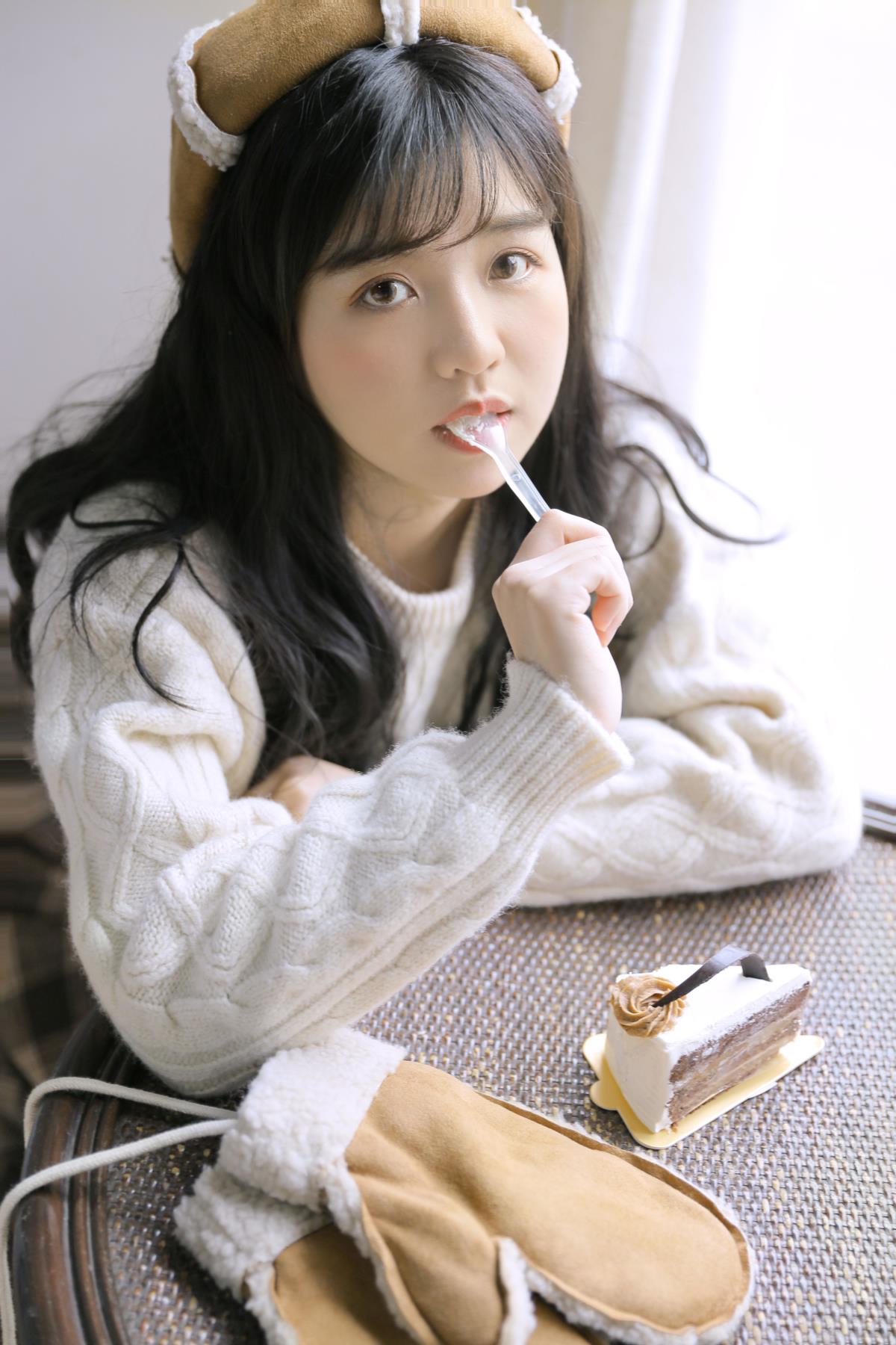 秋天的第一杯奶茶：牵手走过种满麦芽糖的山坡，元气女生的唯美写真插图4