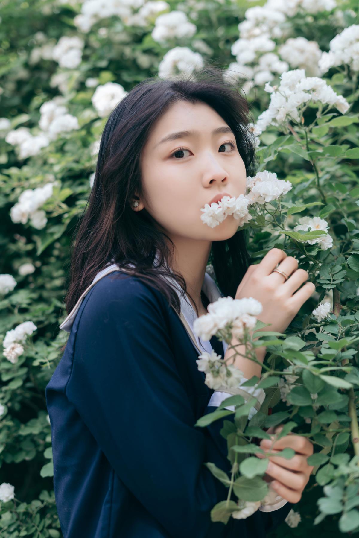 游园：邂逅甜美清纯少女的JK制服写真插图2