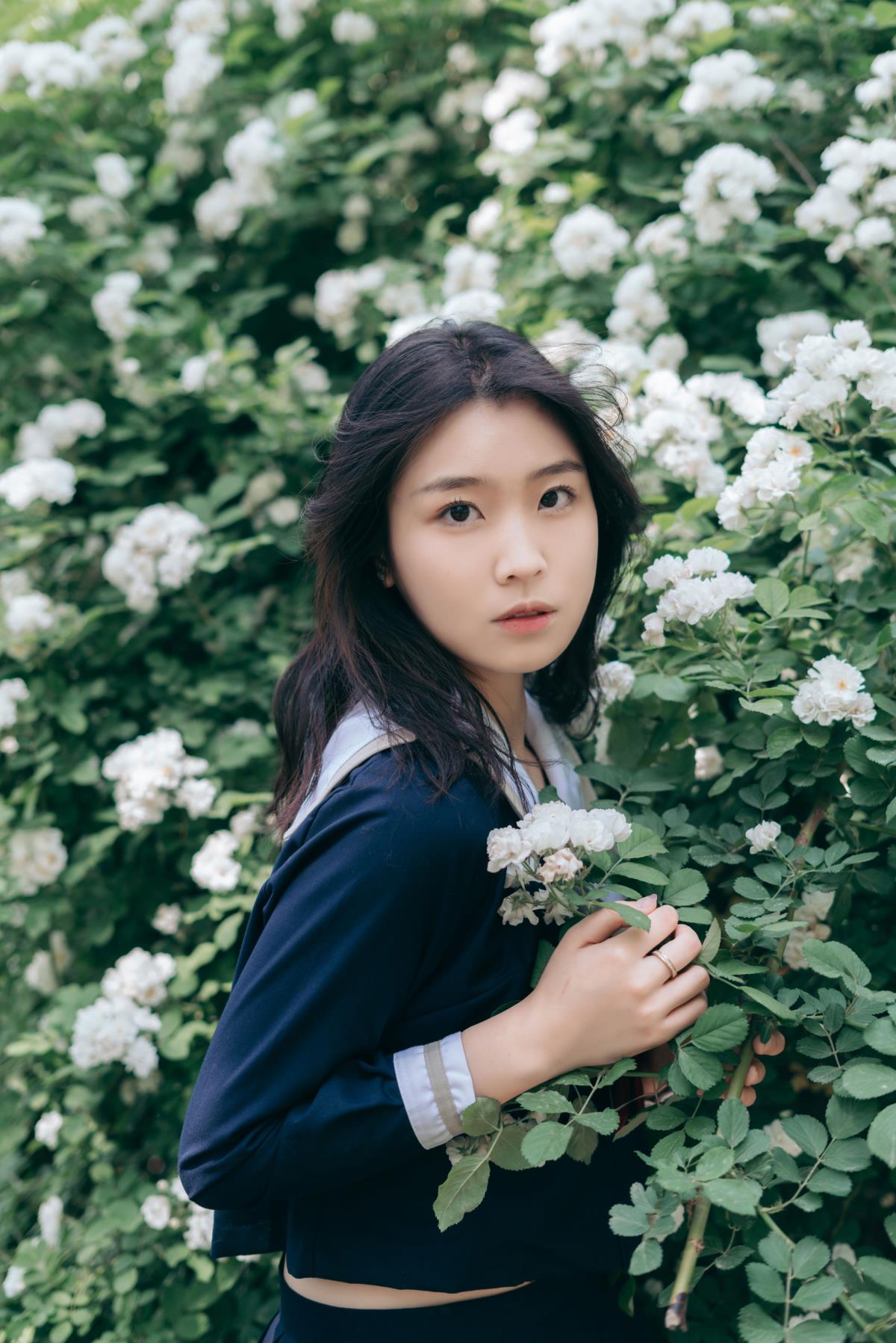 游园：邂逅甜美清纯少女的JK制服写真插图1