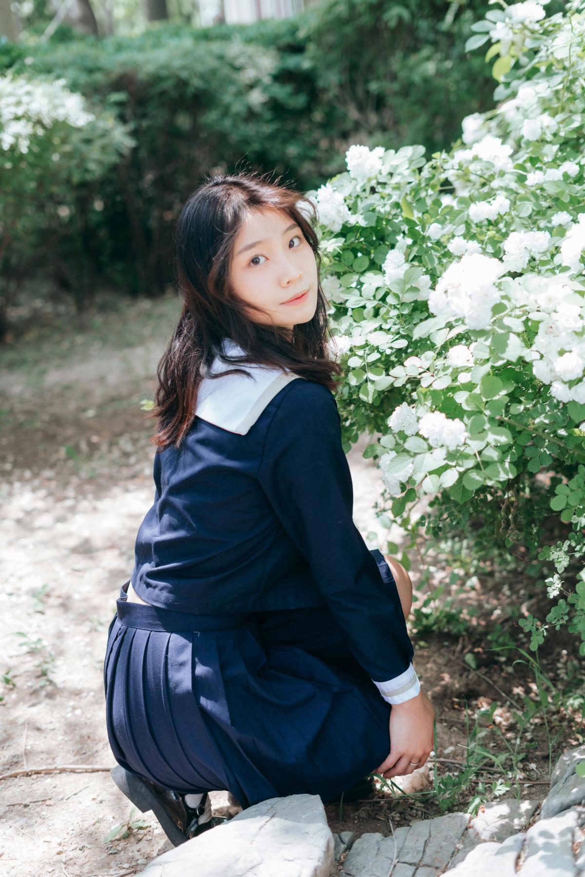 游园：邂逅甜美清纯少女的JK制服写真插图4