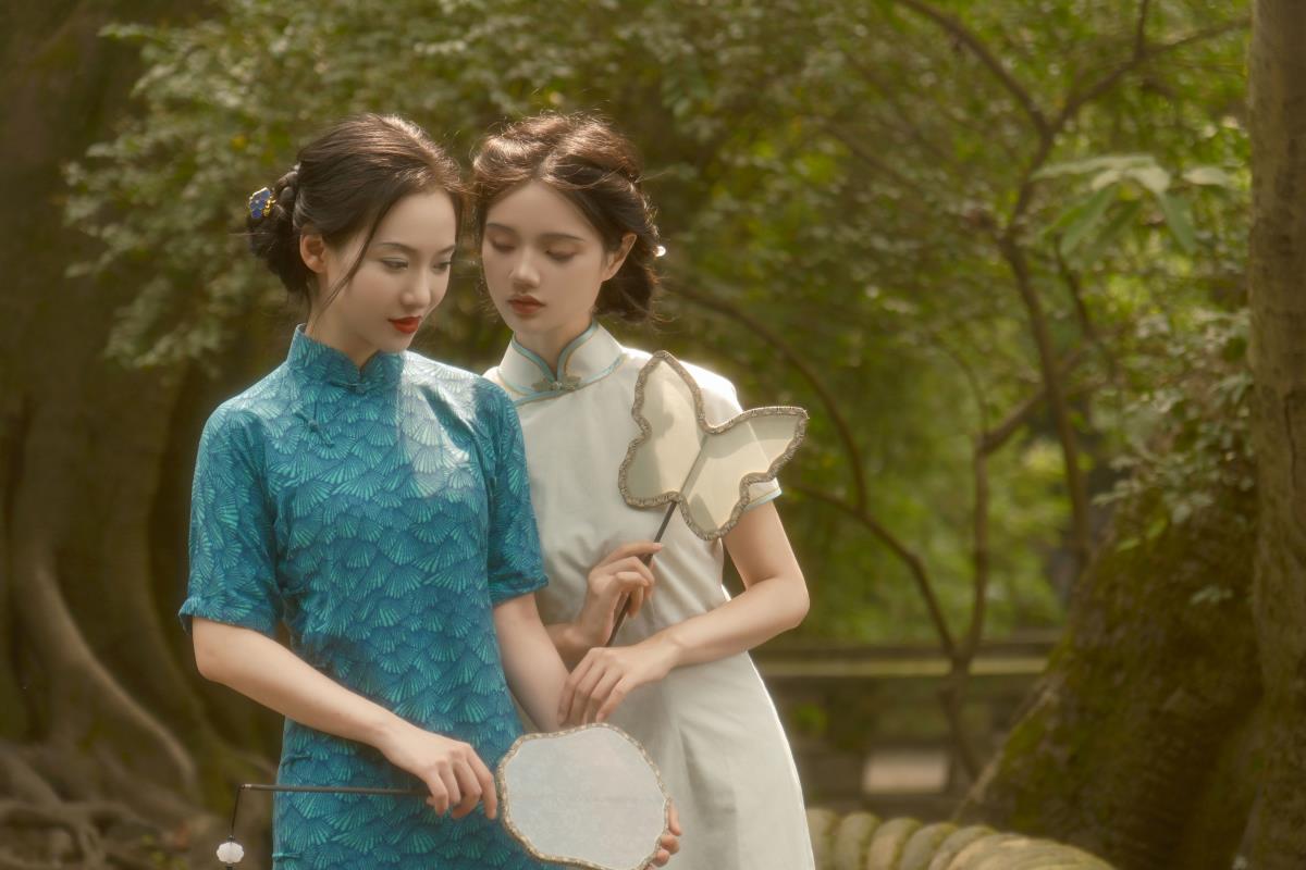 旗袍韵里，情谊绽放的两姐妹插图4