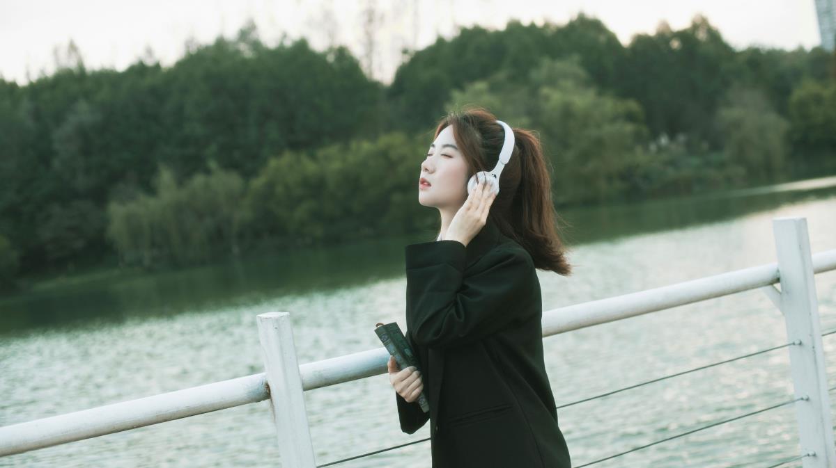 蓝湖之梦：校花青春里的喜忧与壮阔插图4