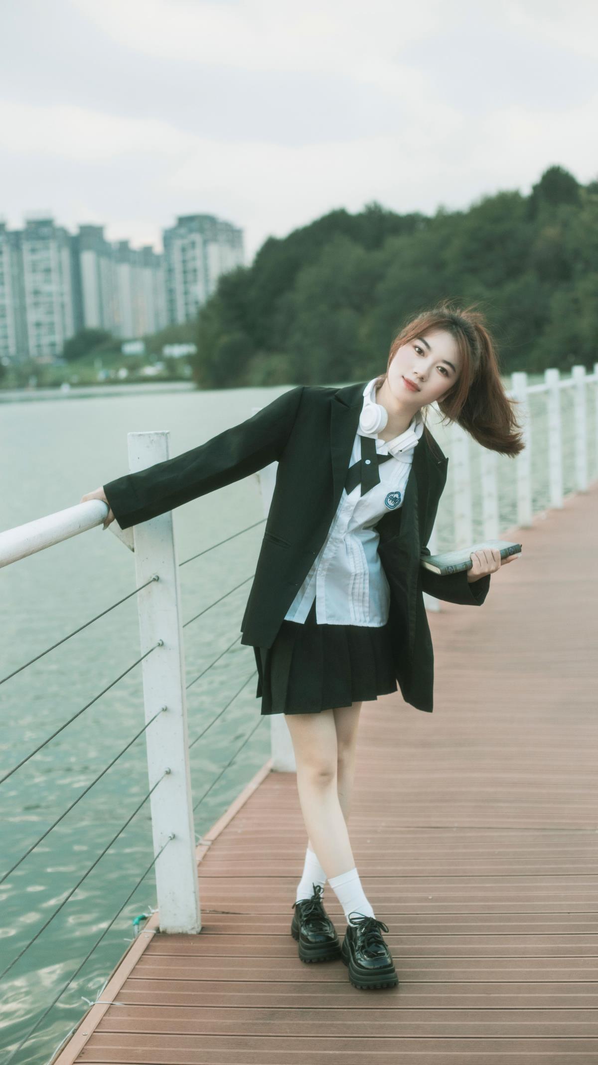 蓝湖之梦：校花青春里的喜忧与壮阔插图2