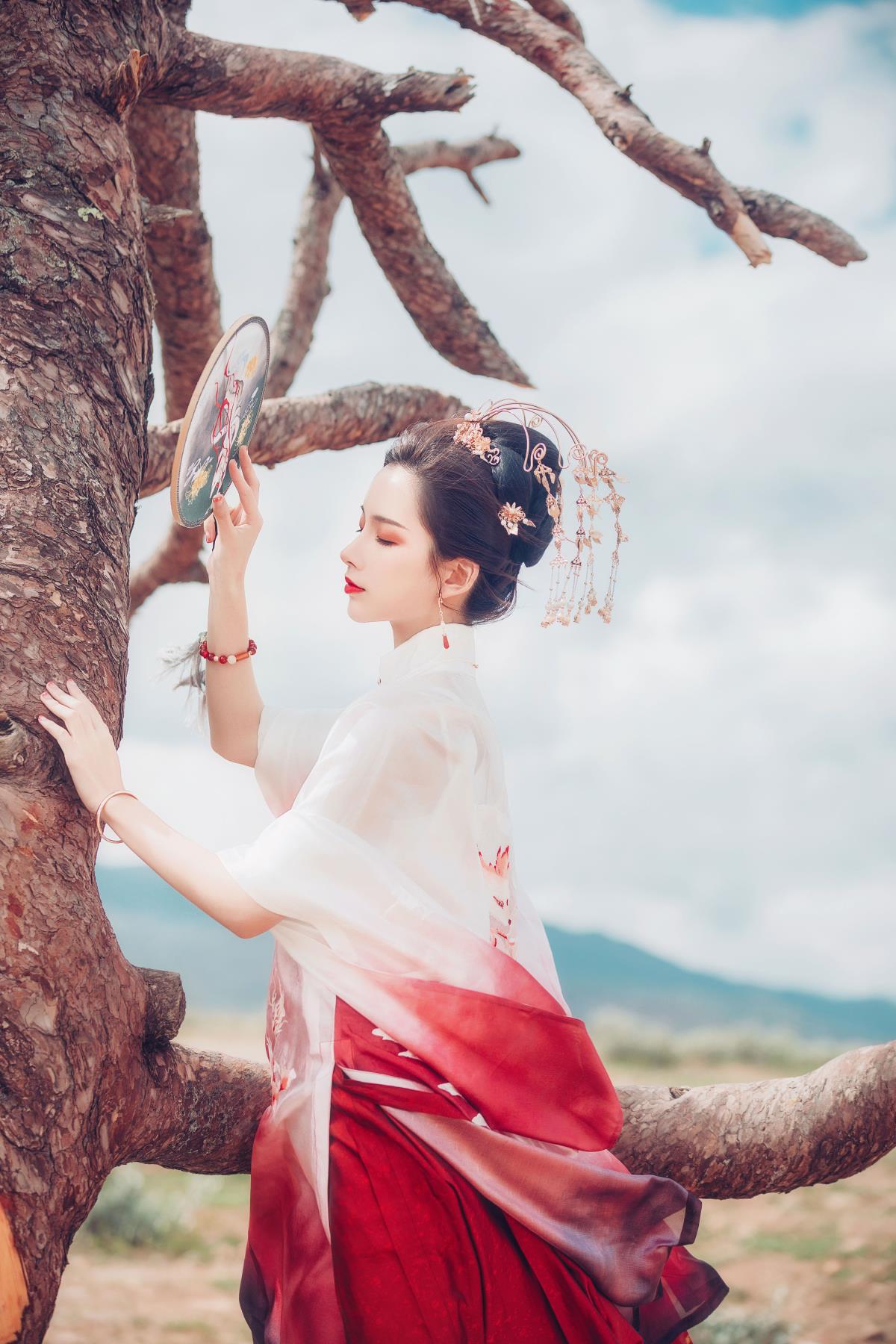 火狐舞玉龙，汉服美人韵插图1