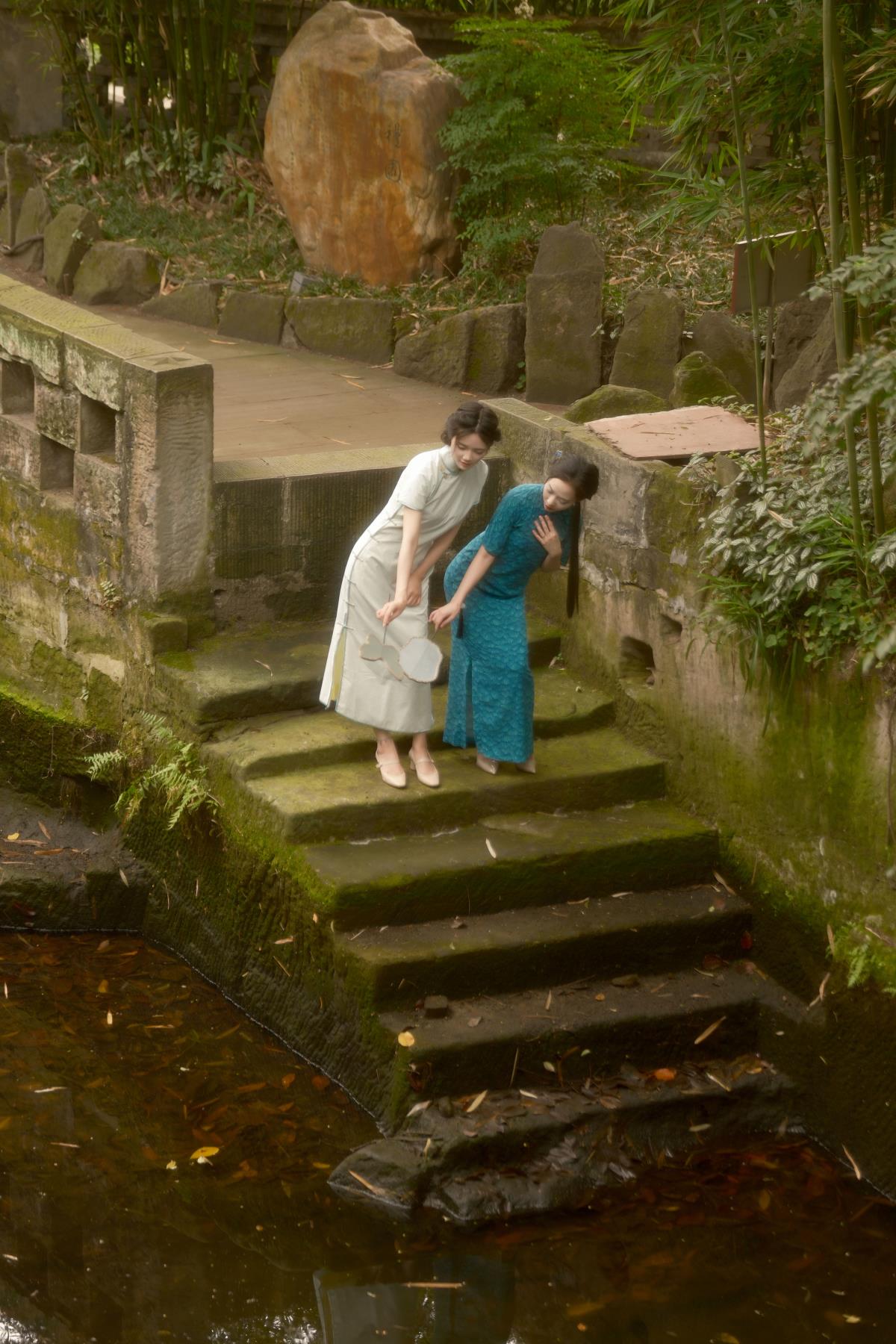 旗袍韵里，情谊绽放的两姐妹插图2