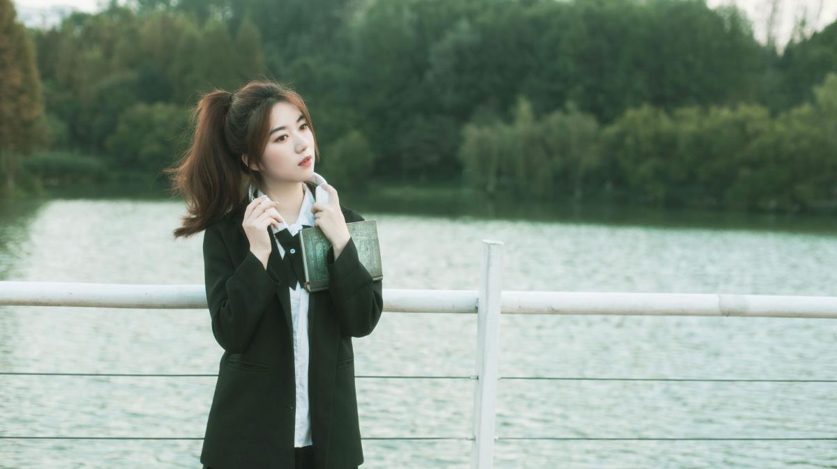 蓝湖之梦：校花青春里的喜忧与壮阔插图3