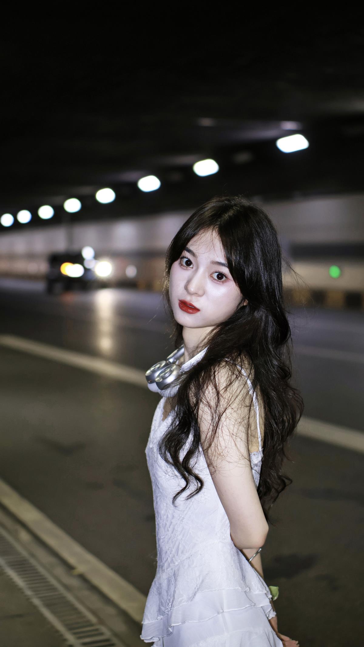 隧道夜景:八一路隧道,复古与夜景交织的梦幻之境插图2 隧道夜景:八一路隧道,复古与夜景交织的梦幻之境插图2