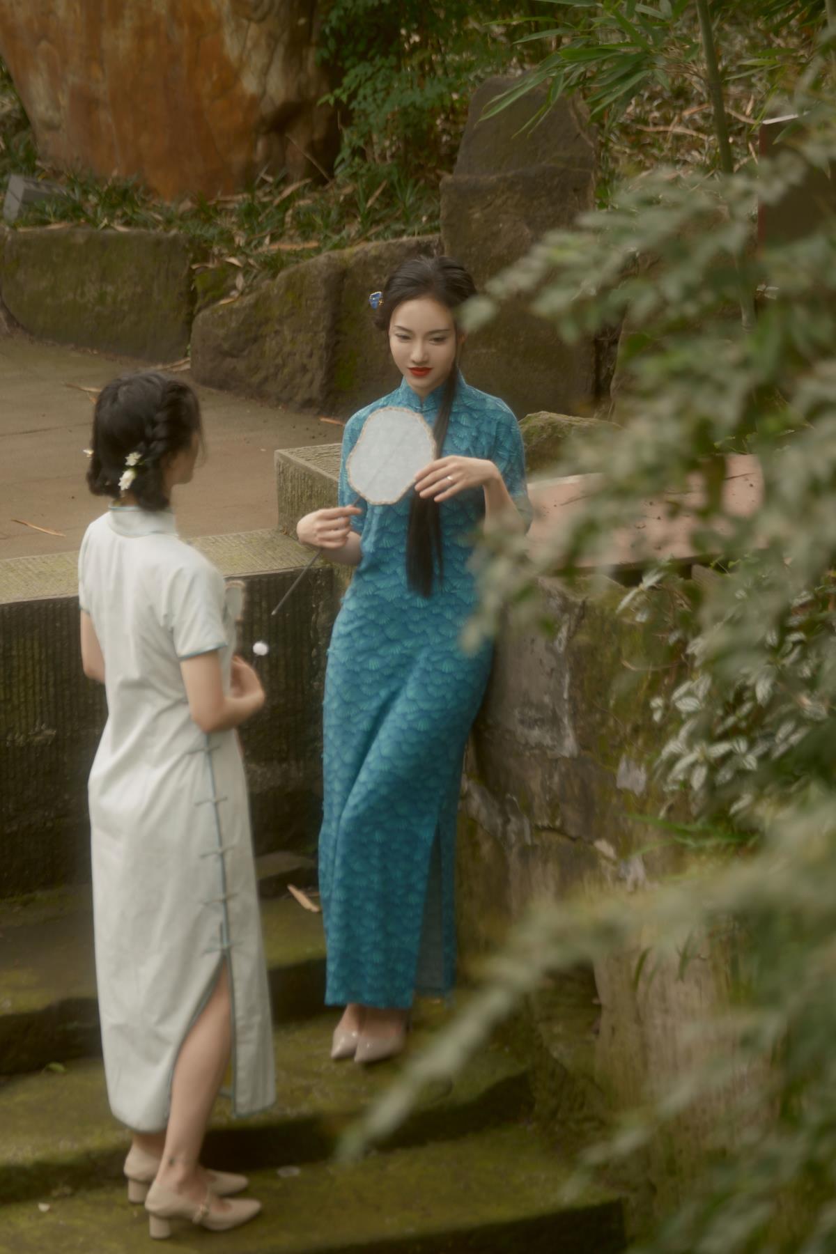 旗袍韵里，情谊绽放的两姐妹插图3