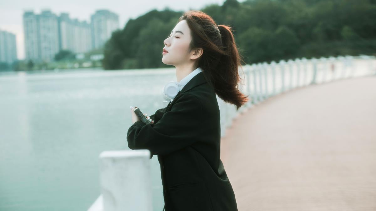 蓝湖之梦：校花青春里的喜忧与壮阔插图