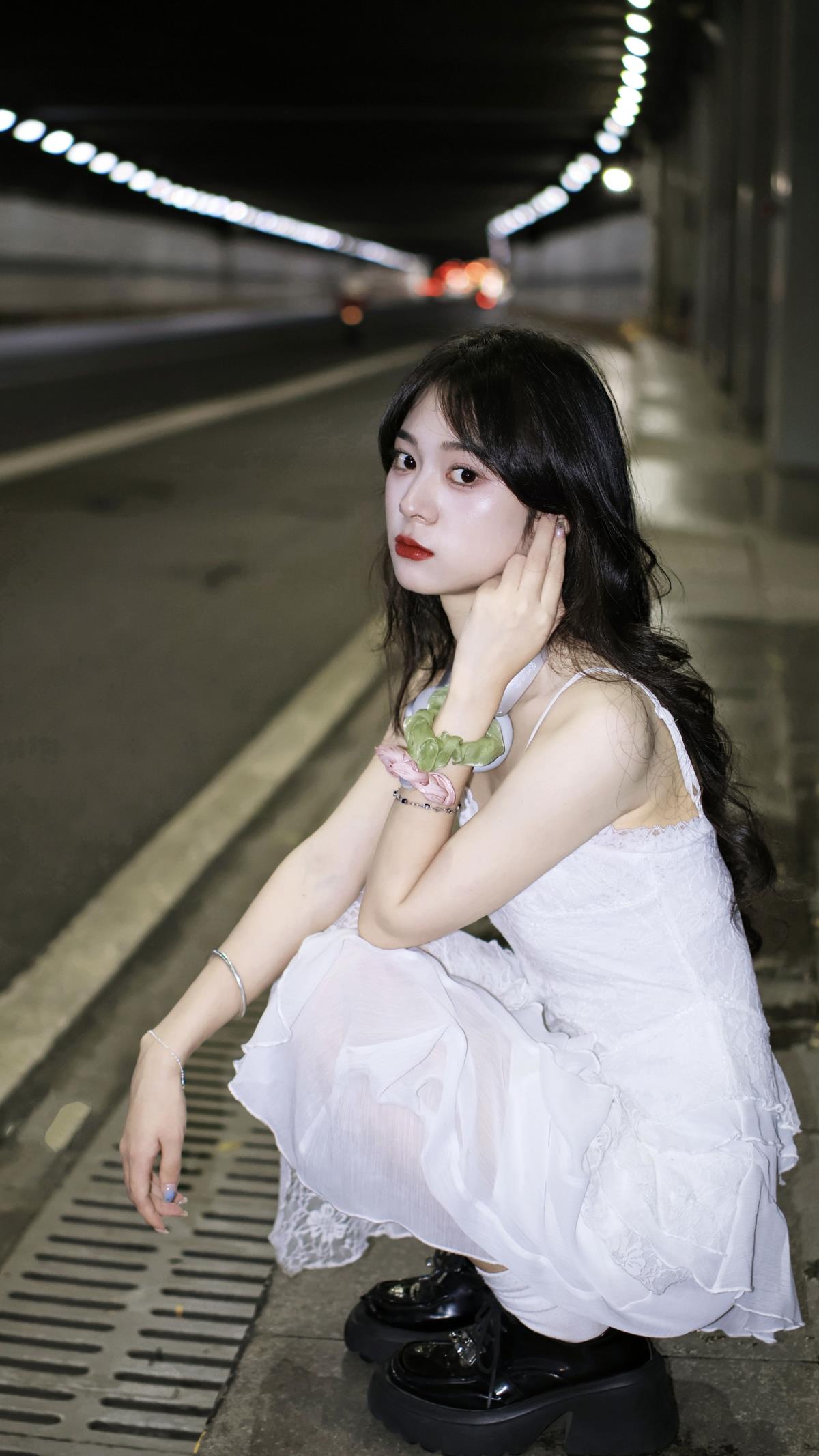 隧道夜景:八一路隧道,复古与夜景交织的梦幻之境插图1 隧道夜景:八一路隧道,复古与夜景交织的梦幻之境插图1