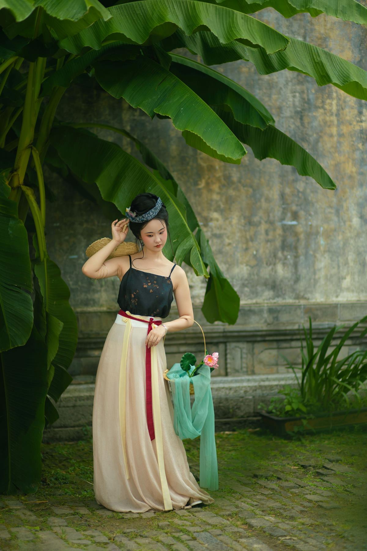 消夏图：呈坎庭院里的古风夏日与芭蕉树