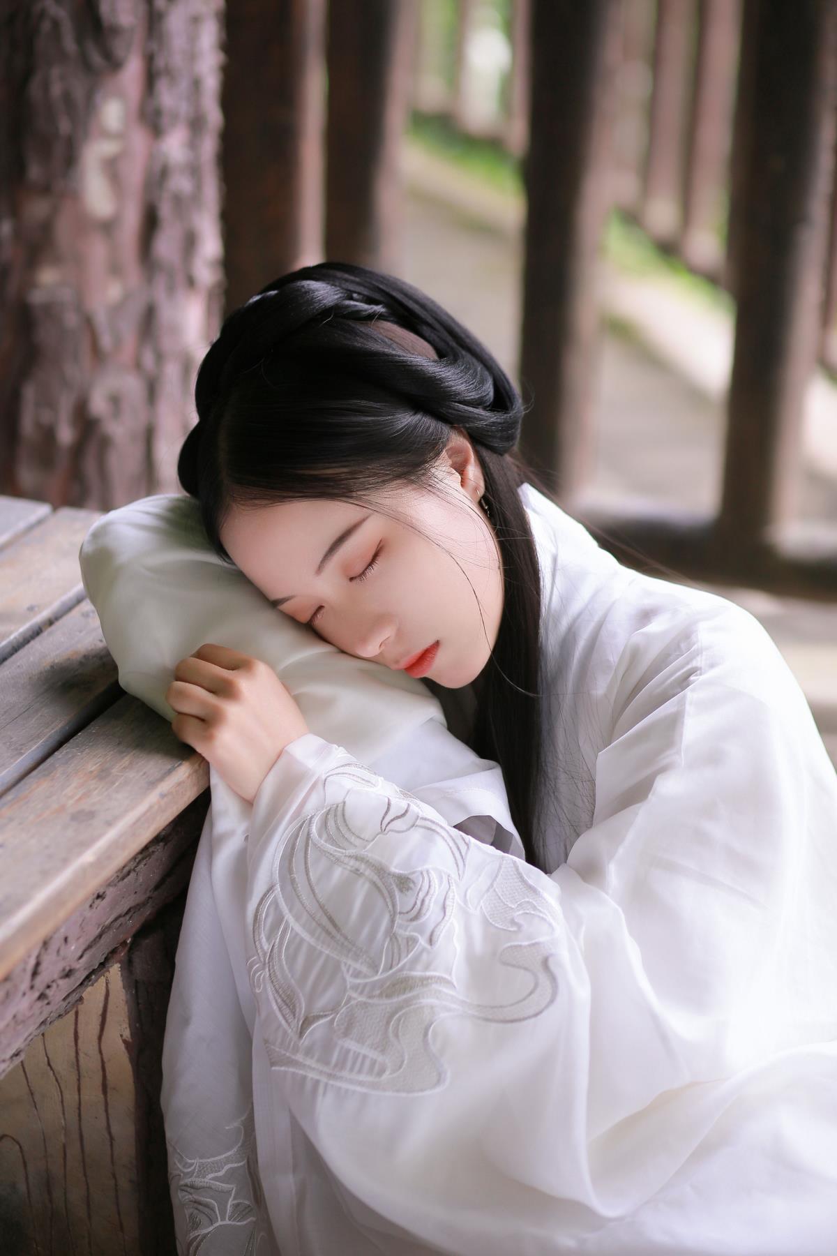 愿化西南风，长逝入君怀