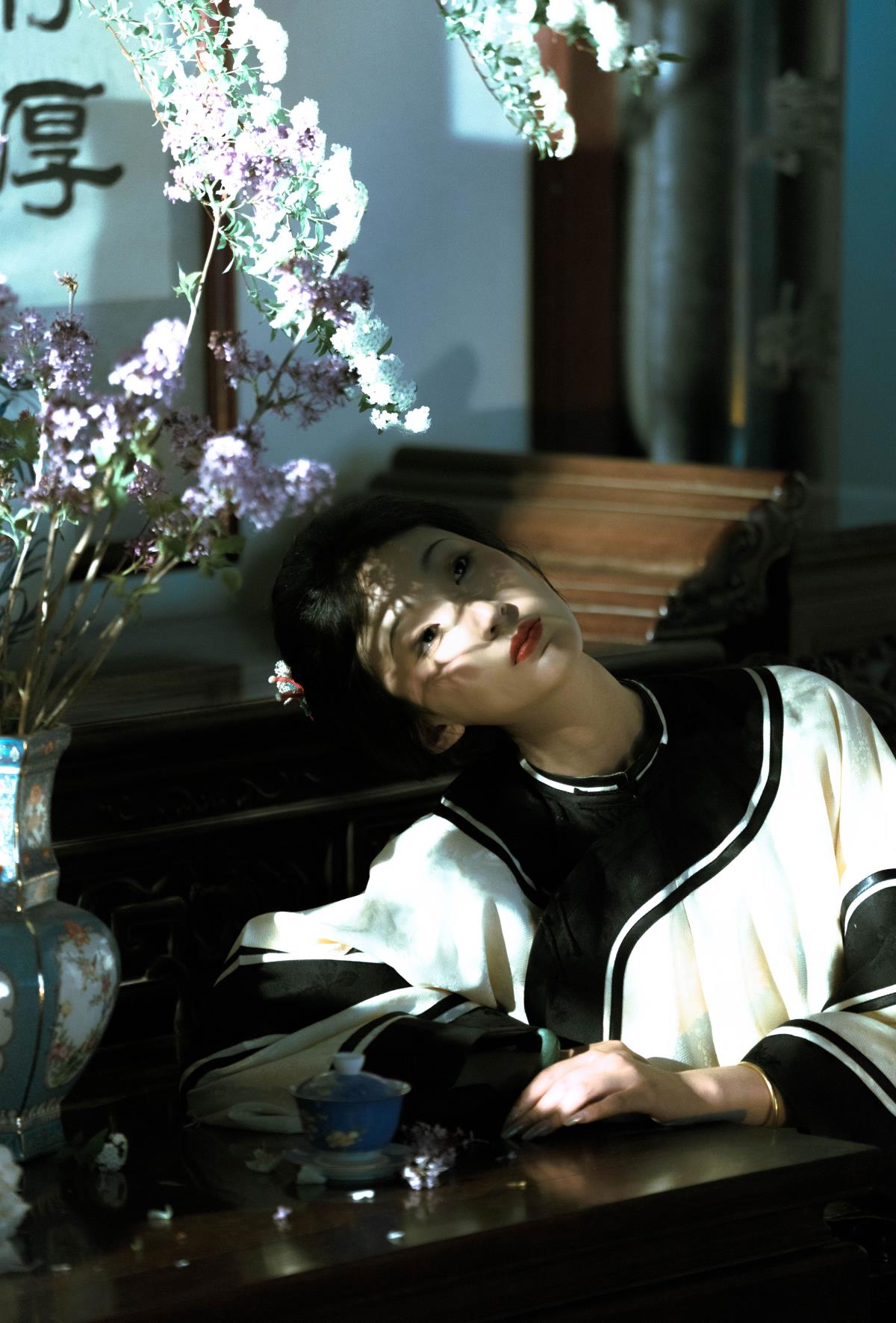 枯寂人间：中式光影下的欲海情天与绵绵长恨