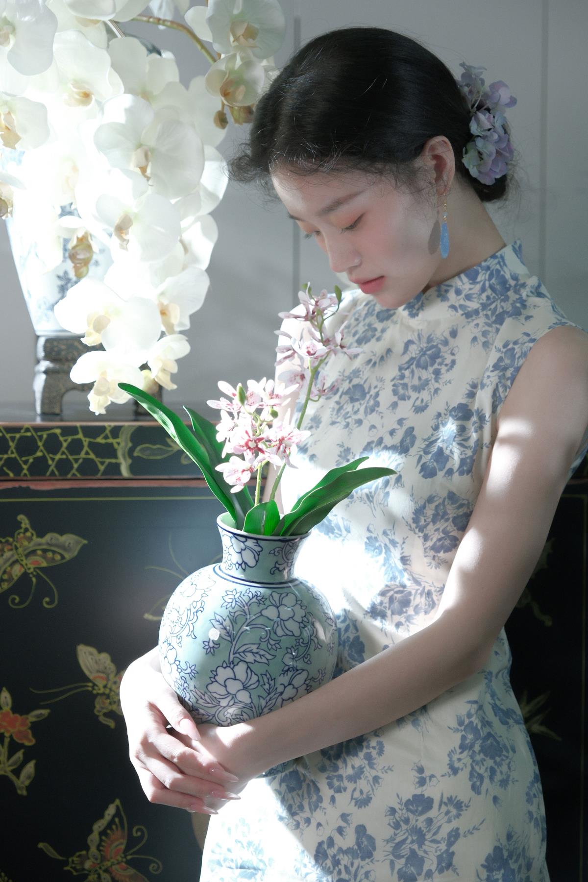 瓷国美人梦碎江南：旗袍韵里的中式国风