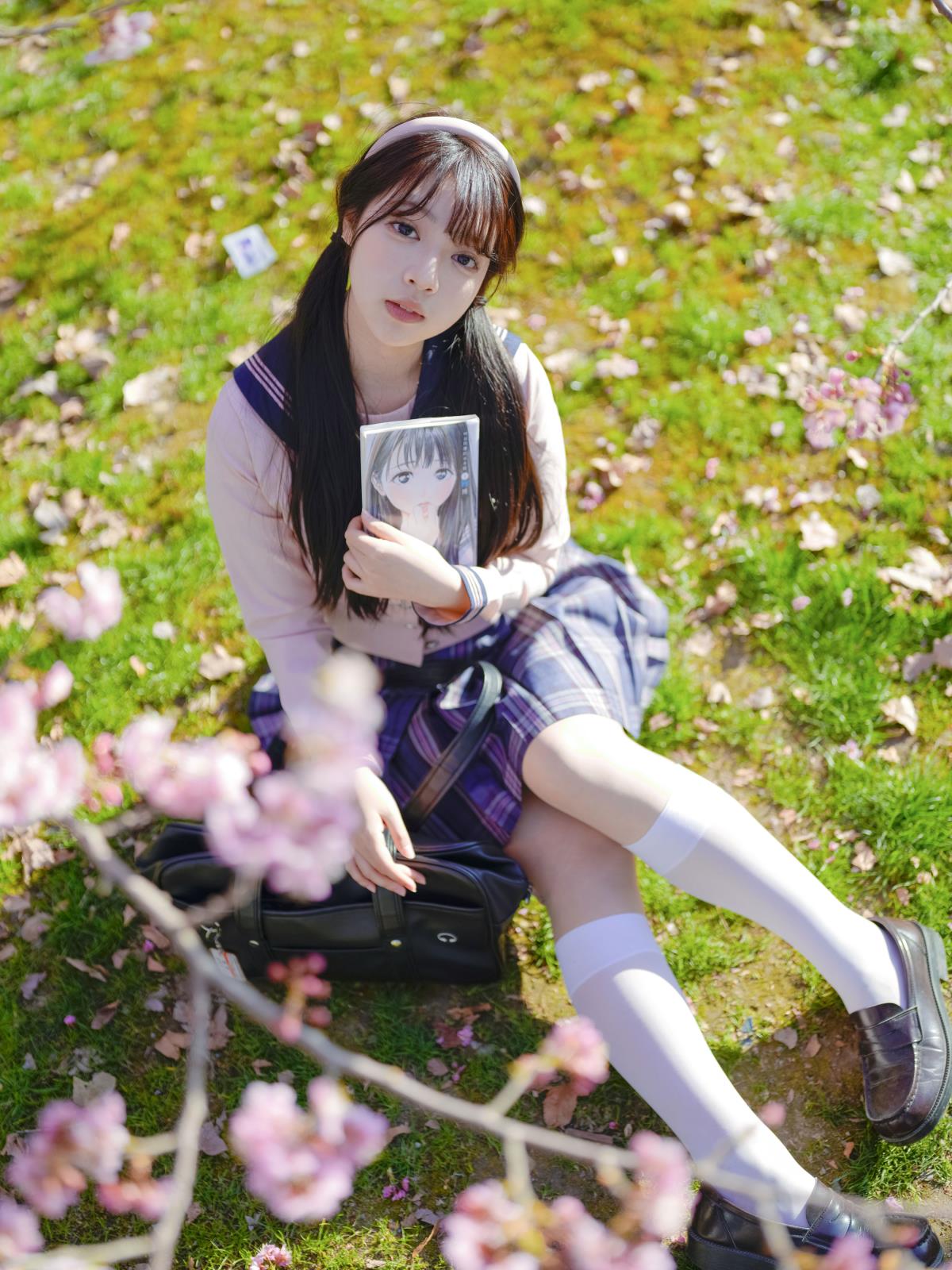 《阳春三月，邂逅樱花下的元气美少女》