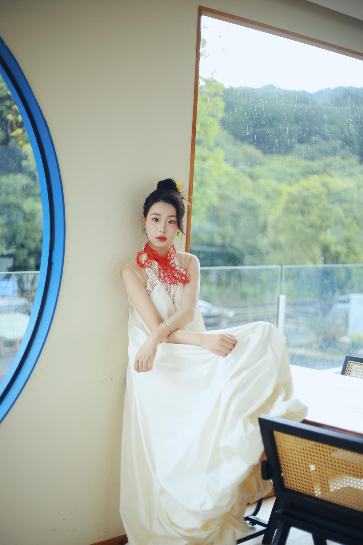 下雨天，独赏一个人的婚纱意境与氛围