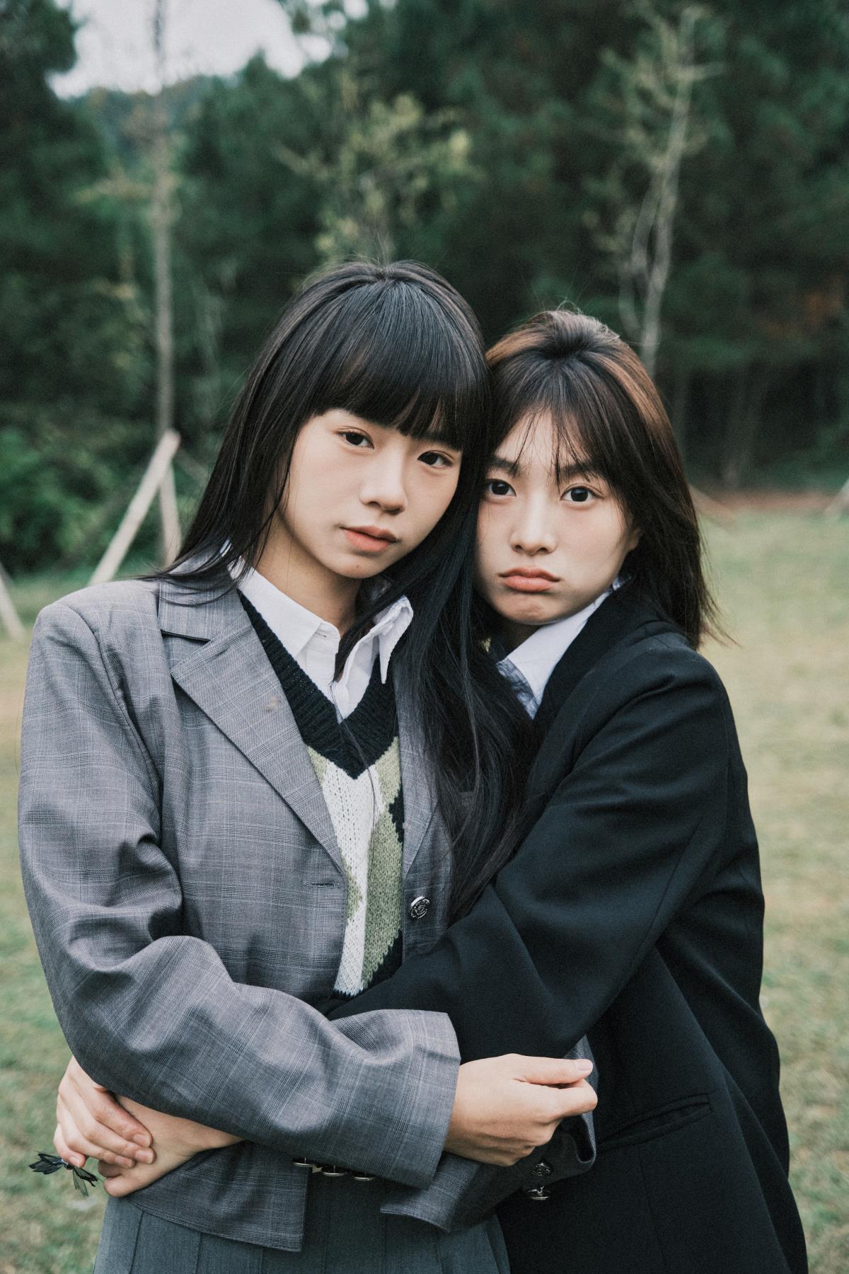 双生少女：浪漫且脆弱，森系闺蜜情绵长细腻