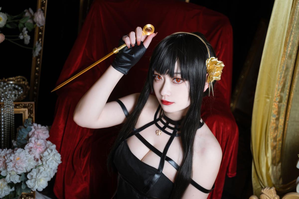 《约尔：动漫中的美少女刺客，COS之韵》