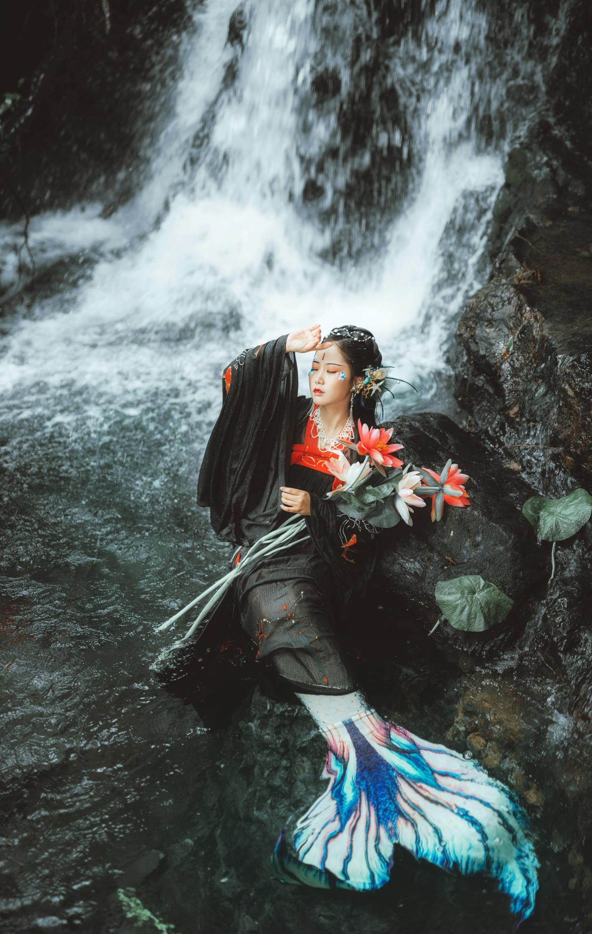 仙鲤提灯，寻觅旧人于古装玄幻之小溪畔