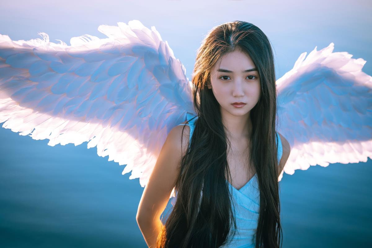 海边日出：云破处，我化身天使少女那道光