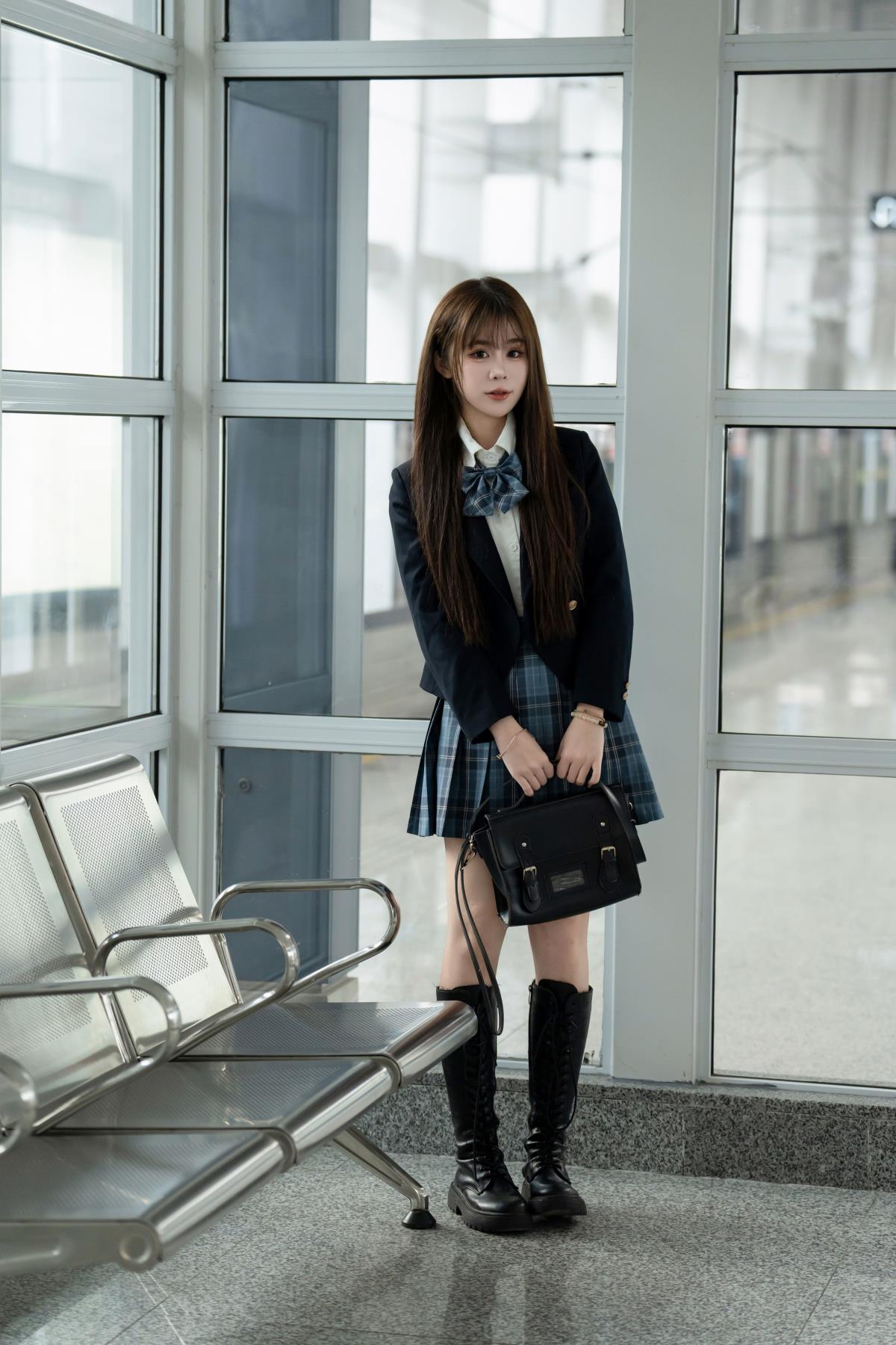 《地铁站的温柔守候：等车，也等你》 或 《少女与你，在地铁站的温柔邂逅》 或 《校花的温柔等待：地铁站的时光与你》 或 《地铁站风声里的温柔期待：少女等你》 或 《温柔少女，于地铁站等你》 或 《地铁站，等车亦等温柔的你》 或 《校花的温柔：在地铁站等你》 或 《少女的温柔守候：地铁站的等车时光》 或 《地铁站，温柔少女等你归》 或 《等车也等你，温柔少女的地铁站时光》 或 《温柔之约：少女在地铁站等你》 或 《校花的温柔地铁站等车记》 或 《少女在地铁站，温柔等你到来》 或 《地铁站的温柔旋律：少女等你》 或 《等车等你，温柔少女的地铁站故事》 或 《温柔少女，于地铁站等风也等你》 或 《校花在地铁站，温柔等你赴约》 或 《少女的温柔守候：地铁站等车与你》 或 《地铁站，温柔少女静候你的身影》 或 《等车也等你，温柔弥漫地铁站》 或 《温柔少女的地铁站：等车时光盼你至》 或 《校花在地铁站，以温柔等你》 或 《少女于地铁站，温柔等车待君来》 或 《地铁站的温柔期待：少女等你相伴》 或 《等车等你，温柔少女地铁站的梦》 或 《温柔少女，在地铁站等一场温柔相遇》 或 《校花的温柔：地铁站等你共赴时光》 或 《少女在地铁站，温柔等你开启故事》 或 《地铁站的温柔风：少女等你同行》 或 《等车等你，温柔少女的地铁站守望》 或 《温柔少女，于地铁站等你共赏风景》 或 《校花在地铁站，温柔等你共赴美好》 或 《少女的温柔守候：地铁站等车盼你来》 或 《地铁站，温柔少女等你续写故事》 或 《等车也等你，温柔在地铁站蔓延》 或 《温柔少女的地铁站：等车时光与你共舞》 或 《校花在地铁站，温柔等你同绘画卷》 或 《少女于地铁站，温柔等车待你入画》 或 《地铁站的温柔期待：少女等你共谱乐章》 或 《等车等你，温柔少女地铁站的诗章》 或 《温柔少女，在地铁站等你编织温柔梦》 或 《校花的温柔：地铁站等你共筑温柔巢》 或 《少女在地铁站，温柔等你共赴温柔旅程》 或 《地铁站的温柔风：少女等你共赴浪漫之约》 或 《等车等你，温柔少女的地铁站浪漫守候》 或 《温柔少女，于地铁站等你共赴温柔时光》 或 《校花在地铁站，温柔等你共赴温馨时刻》 或 《少女的温柔守候：地铁站等车盼你共度温馨》 或 《地铁站，温柔少女等你共赴温暖篇章》 或 《等车也等你，温柔在地铁站绽放》 或 《温柔少女的地铁站：等车时光与你共拥温暖》 或 《校花在地铁站，温柔等你共赴温情之旅》 或 《少女于地铁站，温柔等车待你共享温情》 或 《地铁站的温柔期待：少女等你共谱温情乐章》 或 《等车等你，温柔少女地铁站的温情诗行》 或 《温柔少女，在地铁站等你共筑温情梦》 或 《校花的温柔：地铁站等你共赴温情之约》 或 《少女在地铁站，温柔等你共赴温情时刻》 或 《地铁站的温柔风：少女等你共赴温情浪漫》 或 《等车等你，温柔少女的地铁站温情守候》 或 《温柔少女，于地铁站等你共赴温情时光》 或 《校花在地铁站，温柔等你共赴温情岁月》 或 《少女 的温柔守候》 或 《温柔少女在地铁站等你》 或 《地铁站等车的温柔少女》 或 《少女等车，温柔在地铁站》 或 《温柔少女于地铁站等车盼你》 或 《校花在地铁站温柔等车等你》 或 《少女的温柔等车时光在地铁站》 或 《地铁站少女温柔等车与你》 或 《等车等你，温柔少女于地铁站》 或 《温柔少女在地铁站等车的温柔》 或 《校花在地铁站温柔等你到来》 或 《少女于地铁站温柔等车等风也等你》 或 《地铁站等车，温柔少女的期待》 或 《等车等你，温柔少女在地铁站的守候》 或 《温柔少女于地铁站等车盼君至》 或 《校花在地铁站温柔等你共赴温柔之约》 或 《少女的温柔等车时光：地铁站的期待》 或 《地铁站少女温柔等车与你共赴美好》 或 《等车等你，温柔少女于地铁站的温柔梦》 或 《温柔少女在地铁站等车编织温柔故事》 或 《校花在地铁站温柔等你共筑温柔画卷》 或 《少女于地铁站温柔等车待你入温柔诗》 或 《地铁站等车，温柔少女的温柔期待》 或 《等车等你，温柔少女在地铁站的温柔守候》 或 《温柔少女于地铁站等车盼你共赴温柔景》 或 《校花在地铁站温柔等你共赴温柔时光路》 或 《少女的温柔等车时光：地铁站的温柔守望》 或 《地铁站少女温柔等车与你共赴温柔旅程记》 或 《等车等你，温柔少女于地铁站的温柔浪漫》 或 《温柔少女在地铁站等车共赴温柔浪漫约》 或 《校花在地铁站温柔等你共赴温柔浪漫时》 或 《少女于地铁站温柔等车待你共享温柔浪漫情》 或 《地铁站等车，温柔少女的温柔浪漫期待》 或 《等车等你，温柔少女在地铁站的温柔浪漫守候》 或 《温柔少女于地铁站等车盼你共赴温柔浪漫景》 或 《校花在地铁站温柔等你共赴温柔浪漫岁月长》 或 《少女的温柔等车时光：地铁站的温柔浪漫诗》 或 《地铁站少女温柔等车与你共赴温柔浪漫旅程章》 或 《等车等你，温柔少女于地铁站的温柔浪漫梦》 或 《温柔少女在地铁站等车编织温柔浪漫故事集》 或 《校花在地铁站温柔等你共筑温柔浪漫画卷册》 或 《少女于地铁站温柔等车待你入温柔浪漫诗篇里》 或 《地铁站等车，温柔少女的温柔浪漫期待曲》 或 《等车等你，温柔少女在地铁站的温柔浪漫守候歌》 或 《温柔少女于地铁站等车盼你共赴温柔浪漫景如画》 或 《校花在地铁站温柔等你共赴温柔浪漫时光如诗》 或 《少女的温柔等车时光：地铁站的温柔浪漫守望者》 或 《地铁站少女温柔等车与你共赴温柔浪漫旅程传奇》 或 《等车等你，温柔少女于地铁站的温柔浪漫传奇》 或 《温柔少女在地铁站等车共赴温柔浪漫传奇约》 或 《校花在地铁站温柔等你共赴温柔浪漫传奇时》 或 《少女于地铁站温柔等车待你共享温柔浪漫传奇情》 或 《地铁站等车，温柔少女的温柔浪漫传奇期待》 或 《等车等你，温柔少女在地铁站的温柔浪漫传奇守候》 或 《温柔少女于地铁站等车盼你共赴温柔浪漫传奇景》 或 《校花在地铁站温柔等你共赴温柔浪漫传奇岁月长》 或 《少女的温柔等车时光：地铁站的温柔浪漫传奇诗》 或 《地铁站少女温柔等车与你共赴温柔浪漫传奇旅程章》 或 《等车等你，温柔少女于地铁站的温柔浪漫传奇梦》 或 《温柔少女在地铁站等车编织温柔浪漫传奇故事集》 或 《校花在地铁站温柔等你共筑温柔浪漫传奇画卷册》 或 《少女于地铁站温柔等车待你入温柔浪漫传奇诗篇里》 或 《地铁站等车，温柔少女的温柔浪漫传奇期待曲》 或 《等车等你，温柔少女在地铁站的温柔浪漫传奇守候歌》 或 《温柔少女于地铁站等车盼你共赴温柔浪漫传奇景如画》 或 《校花在地铁站温柔等你共赴温柔浪漫传奇时光如诗》 或 《少女的温柔等车时光：地铁站的温柔浪漫传奇守望者》 或 《地铁站少女温柔等车与你共赴温柔浪漫传奇旅程传奇》 或 《等车等你，温柔少女于地铁站的温柔浪漫传奇》 或 《温柔少女在地铁站等车共赴温柔浪漫传奇约》 或 《校花在地铁站温柔等你共赴温柔浪漫传奇时》 或 《少女于地铁站温柔等车待你共享温柔浪漫传奇情》 或 《地铁站等车，温柔少女的温柔浪漫传奇期待》 或 《等车等你，温柔少女在地铁站的温柔浪漫传奇守候》 或 《温柔少女于地铁站等车盼你共赴温柔浪漫传奇景》 或 《校花在地铁站温柔等你共赴温柔浪漫传奇岁月长》 或 《少女的温柔等车时光：地铁站的温柔浪漫传奇诗》 或 《地铁站少女温柔等车与你共赴温柔浪漫传奇旅程章》 或 《等车等你，温柔少女于地铁站的温柔浪漫传奇梦》 或 《温柔少女在地铁站等车编织温柔浪漫传奇故事集》 或 《校花在地铁站温柔等你共筑温柔浪漫传奇画卷册》 或 《少女于地铁站温柔等车待你入温柔浪漫传奇诗篇里》 或 《地铁站等车，温柔少女的温柔浪漫传奇期待曲》 或 《等车等你，温柔少女在地铁站的温柔浪漫传奇守候歌》 或 《温柔少女于地铁站等车盼你共赴温柔浪漫传奇景如画》 或 《校花在地铁站温柔等你共赴温柔浪漫传奇时光如诗》 或 《少女的温柔等车时光：地铁站的温柔浪漫传奇守望者》 或 《地铁站少女温柔等车与你共赴温柔浪漫传奇旅程传奇》 或 《等车等你，温柔少女于地铁站的温柔浪漫传奇》 或 《温柔少女在地铁站等车共赴温柔浪漫传奇约》 或 《校花在地铁站温柔等你共赴温柔浪漫传奇时》 或 《少女于地铁站温柔等车待你共享温柔浪漫传奇情》 或 《地铁站等车，温柔少女的温柔浪漫传奇期待》 或 《等车等你，温柔少女在地铁站的温柔浪漫传奇守候》 或 《温柔少女于地铁站等车盼你共赴温柔浪漫传奇景》 或 《校花在地铁站温柔等你共赴温柔浪漫传奇岁月长》 或 《少女的温柔等车时光：地铁站的温柔浪漫传奇诗》 或 《地铁站少女温柔等车与你共赴温柔浪漫传奇旅程章》 或 《等车等你，温柔少女于地铁站的温柔浪漫传奇梦》 或 《温柔少女在地铁站等车编织温柔浪漫传奇故事集》 或 《校花在地铁站温柔等你共筑温柔浪漫传奇画卷册》 或 《少女于地铁站温柔等车待你入温柔浪漫传奇诗篇里》 或 《地铁站等车，温柔少女的温柔浪漫传奇期待曲》 或 《等车等你，温柔少女在地铁站的温柔浪漫传奇守候歌》 或 《温柔少女于地铁站等车盼你共赴温柔浪漫传奇景如画》 或 《校花在地铁站温柔等你共赴温柔浪漫传奇时光如诗》 或 《少女的温柔等车时光：地铁站的温柔浪漫传奇守望者》 或 《地铁站少女温柔等车与你共赴温柔浪漫传奇旅程传奇》 或 《等车等你，温柔少女于地铁站的温柔浪漫传奇》 或 《温柔少女在地铁站等车共赴温柔浪漫传奇约》 或 《校花在地铁站温柔等你共赴温柔浪漫传奇时》 或 《少女于地铁站温柔等车待你共享温柔浪漫传奇情》 或 《地铁站等车，温柔少女的温柔浪漫传奇期待》 或 《等车等你，温柔少女在地铁站的温柔浪漫传奇守候》 或 《温柔少女于地铁站等车盼你共赴温柔浪漫传奇景》 或 《校花在地铁站温柔等你共赴温柔浪漫传奇岁月长》 或 《少女的温柔等车时光：地铁站的温柔浪漫传奇诗》 或 《地铁站少女温柔等车与你共赴温柔浪漫传奇旅程章》 或 《等车等你，温柔少女于地铁站的温柔浪漫传奇梦》 或 《温柔少女在地铁站等车编织温柔浪漫传奇故事集》 或 《校花在地铁站温柔等你共筑温柔浪漫传奇画卷册》 或 《少女于地铁站温柔等车待你入温柔浪漫传奇诗篇里》 或 《地铁站等车，温柔少女的温柔浪漫传奇期待曲》 或 《等车等你，温柔少女在地铁站的温柔浪漫传奇守候歌》 或 《温柔少女于地铁站等车盼你共赴温柔浪漫传奇景如画》 或 《校花在地铁站温柔等你共赴温柔浪漫传奇时光如诗》 或 《少女的温柔等车时光：地铁站的温柔浪漫传奇守望者》 或 《地铁站少女温柔等车与你共赴温柔浪漫传奇旅程传奇》 或 《等车等你，温柔少女于地铁站的温柔浪漫传奇》 或 《温柔少女在地铁站等车共赴温柔浪漫传奇约》 或 《校花在地铁站温柔等你共赴温柔浪漫传奇时》 或 《少女于地铁站温柔等车待你共享温柔浪漫传奇情》 或 《地铁站等车，温柔少女的温柔浪漫传奇期待》 或 《等车等你，温柔少女在地铁站的温柔浪漫传奇守候》 或 《温柔少女于地铁站等车盼你共赴温柔浪漫传奇景》 或 《校花在地铁站温柔等你共赴温柔浪漫传奇岁月长》 或 《少女的温柔等车时光：地铁站的温柔浪漫传奇诗》 或 《地铁站少女温柔等车与你共赴温柔浪漫传奇旅程章》 或 《等车等你，温柔少女于地铁站的温柔浪漫传奇梦》 或 《温柔少女在地铁站等车编织温柔浪漫传奇故事集》 或 《校花在地铁站温柔等你共筑温柔浪漫传奇画卷册》 或 《少女于地铁站温柔等车待你入温柔浪漫传奇诗篇里》 或 《地铁站等车，温柔少女的温柔浪漫传奇期待曲》