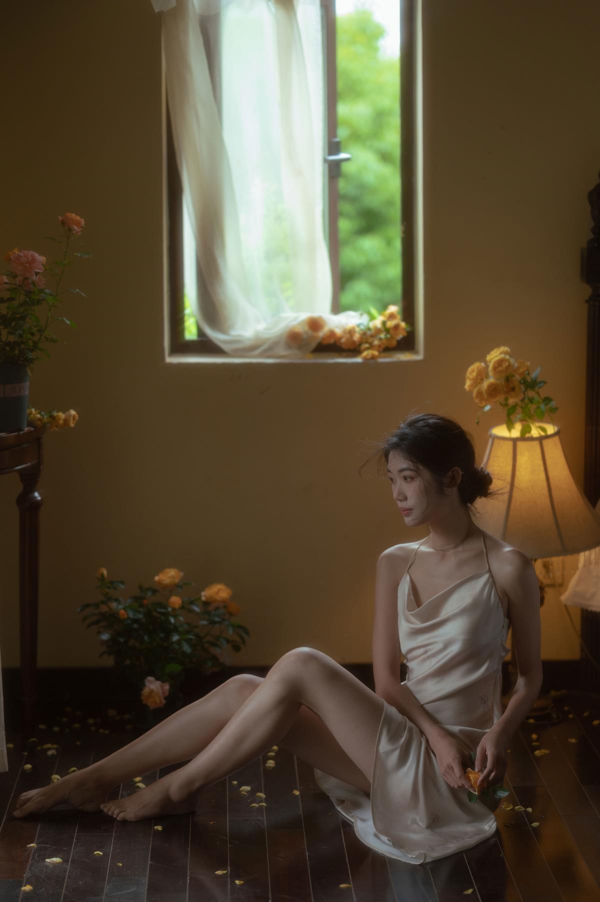 倦意中的少女室内氛围感私房写真