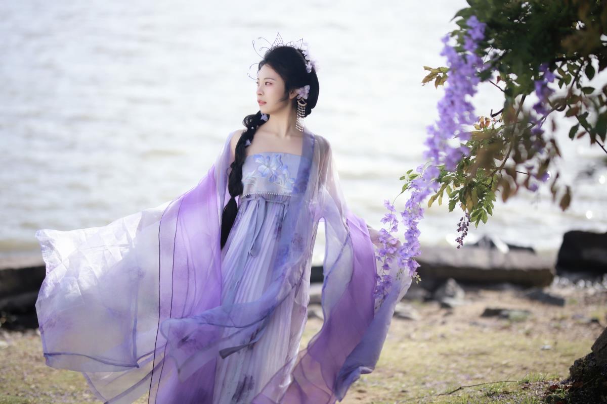 紫藤花开：古风唯美的诗意绽放