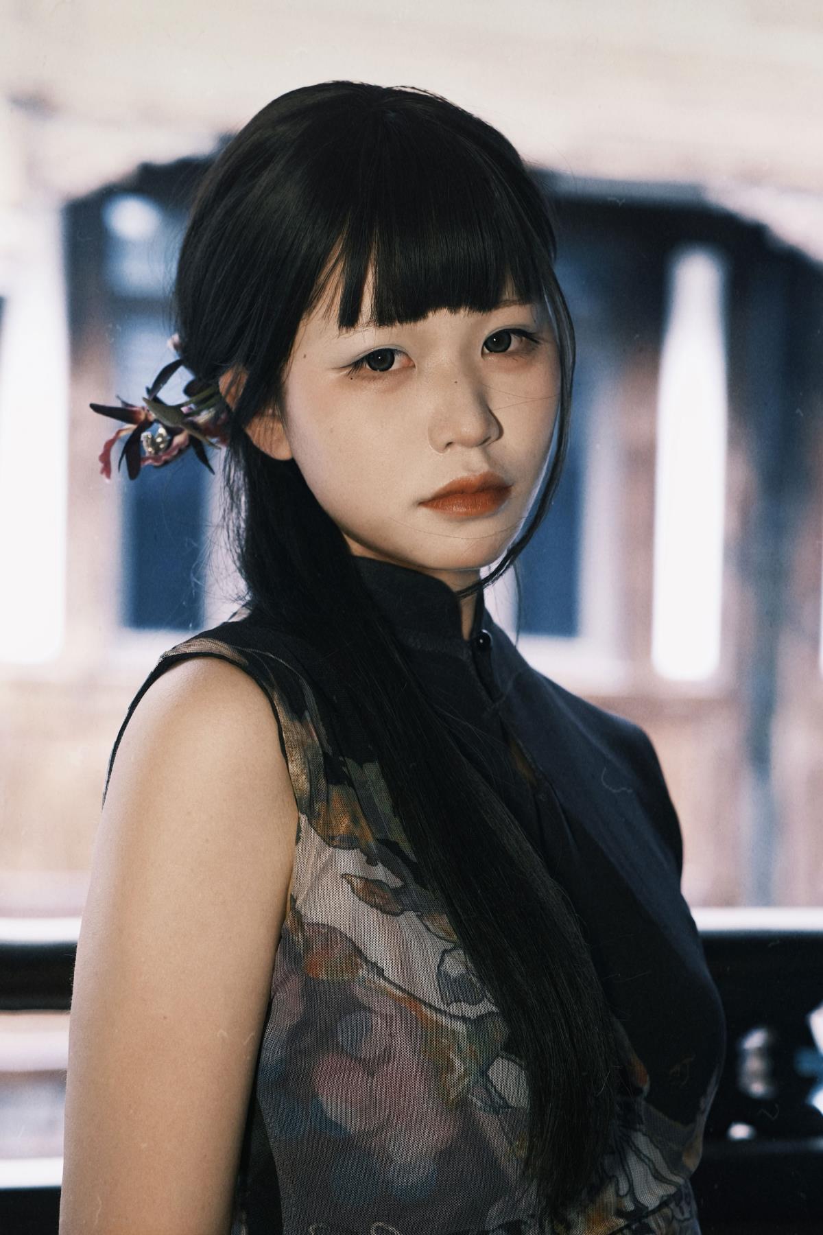 《烟灰落成 1930 年的雪，旗袍盘扣诉说未竟之语》