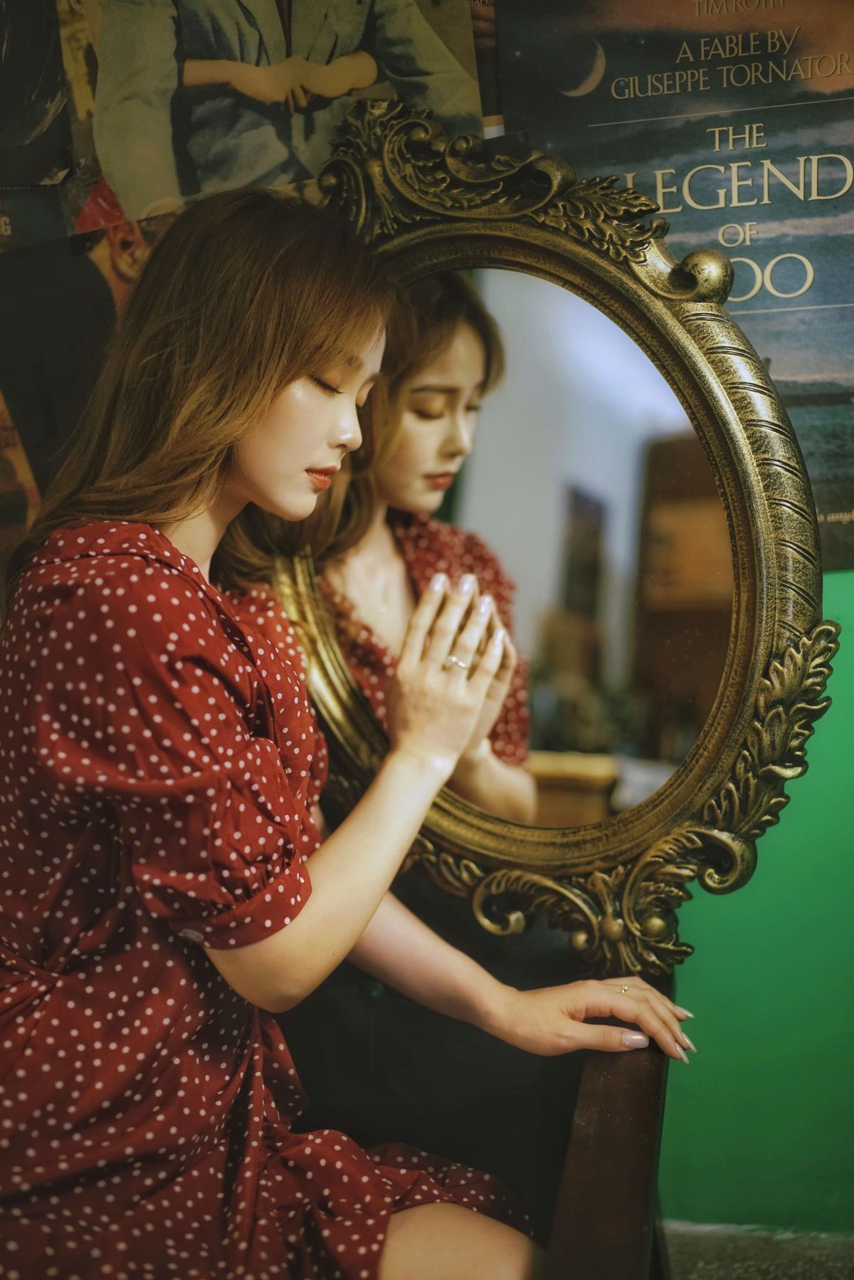 《那些岁月静好，邂逅女神级颜值与复古情绪的高雅治愈之光》