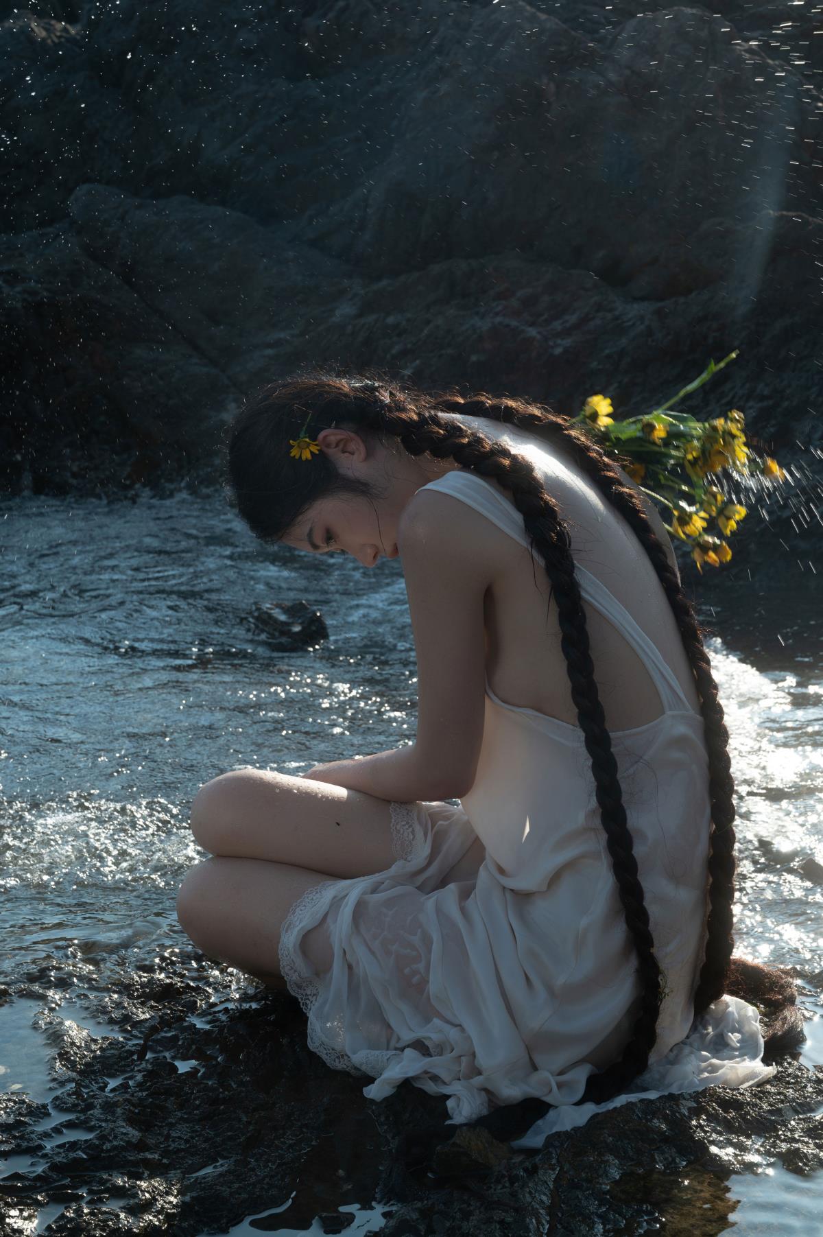 海的那边是什么：一组海边纯欲私房写真营造的唯美意境与氛围