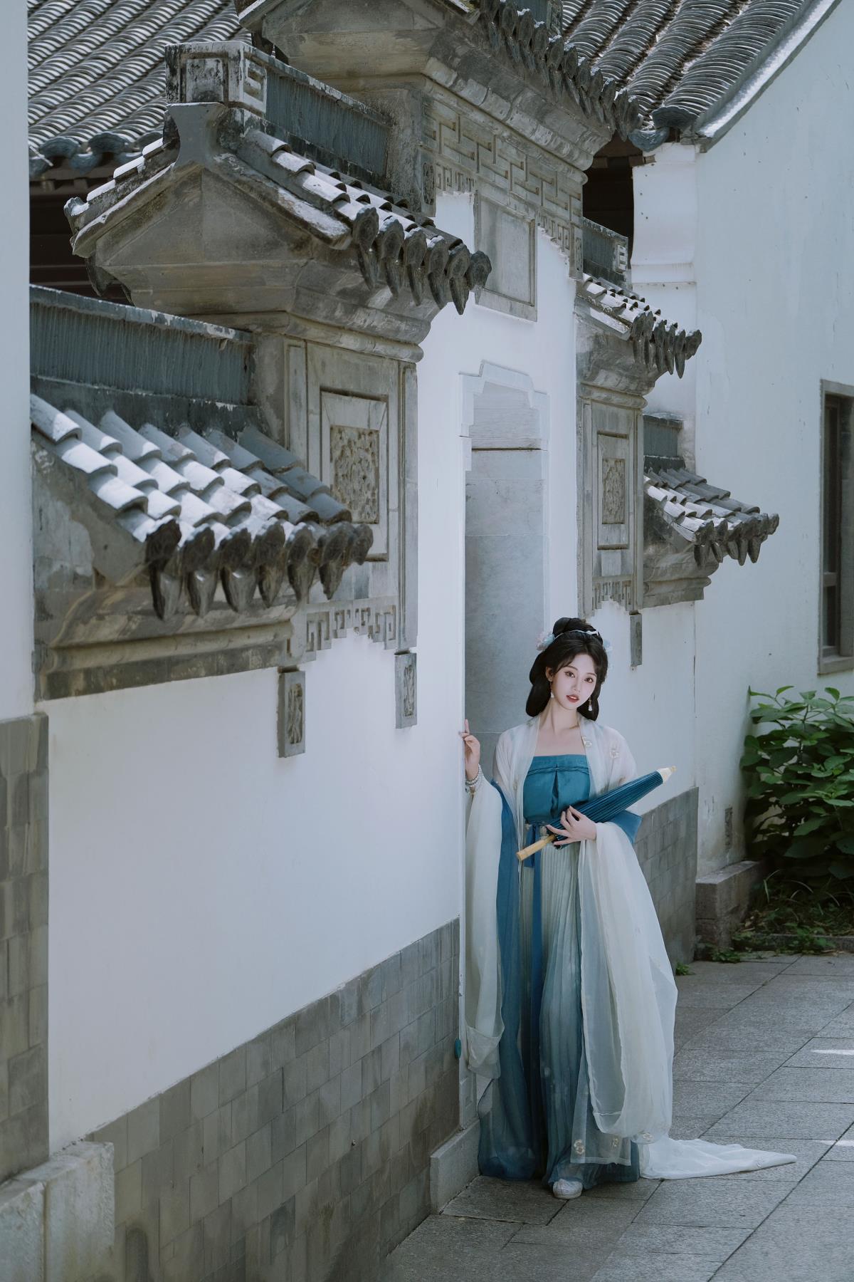 古风美人：如画似玉，亭亭而立