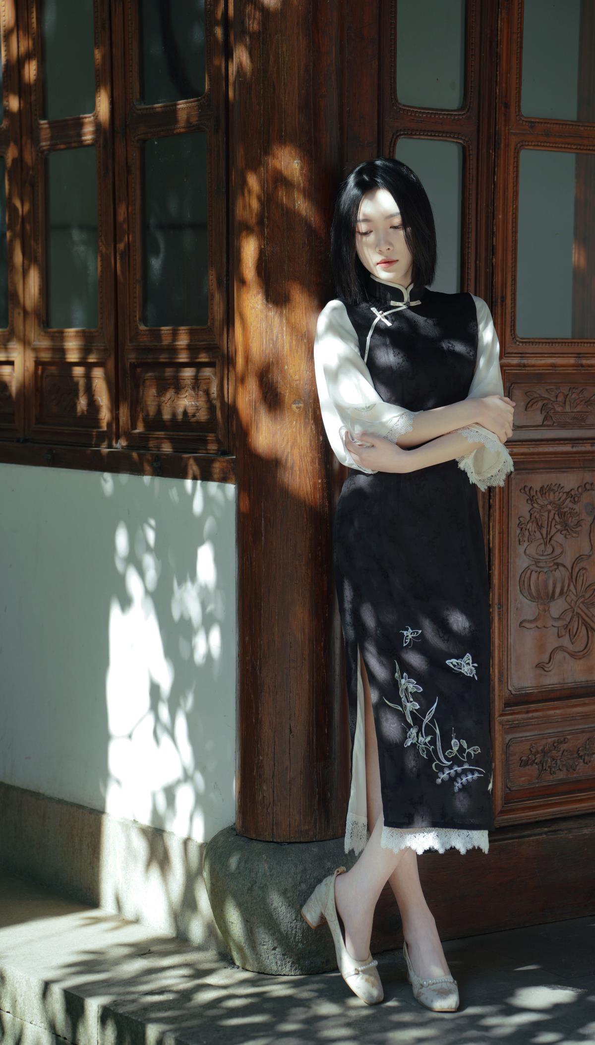 宁静秋光里的国风旗袍与自由气息