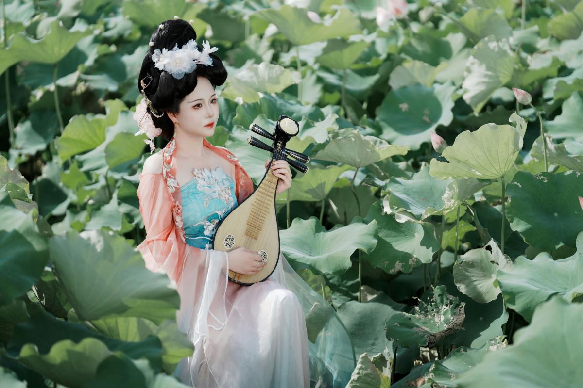 SONY A7C2 直出古风唯美汉服人像：FL 滤镜下的独特光影与色彩交织