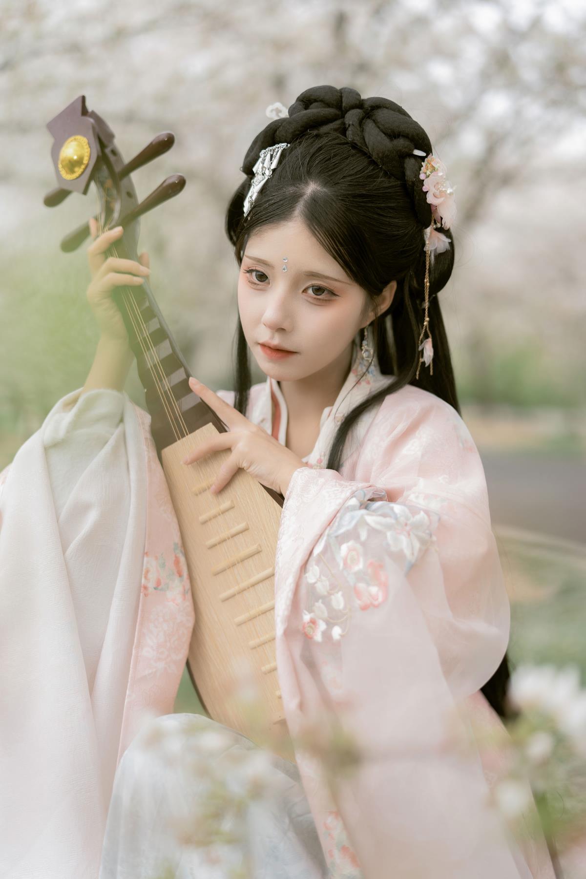 樱花林里的琵琶情韵