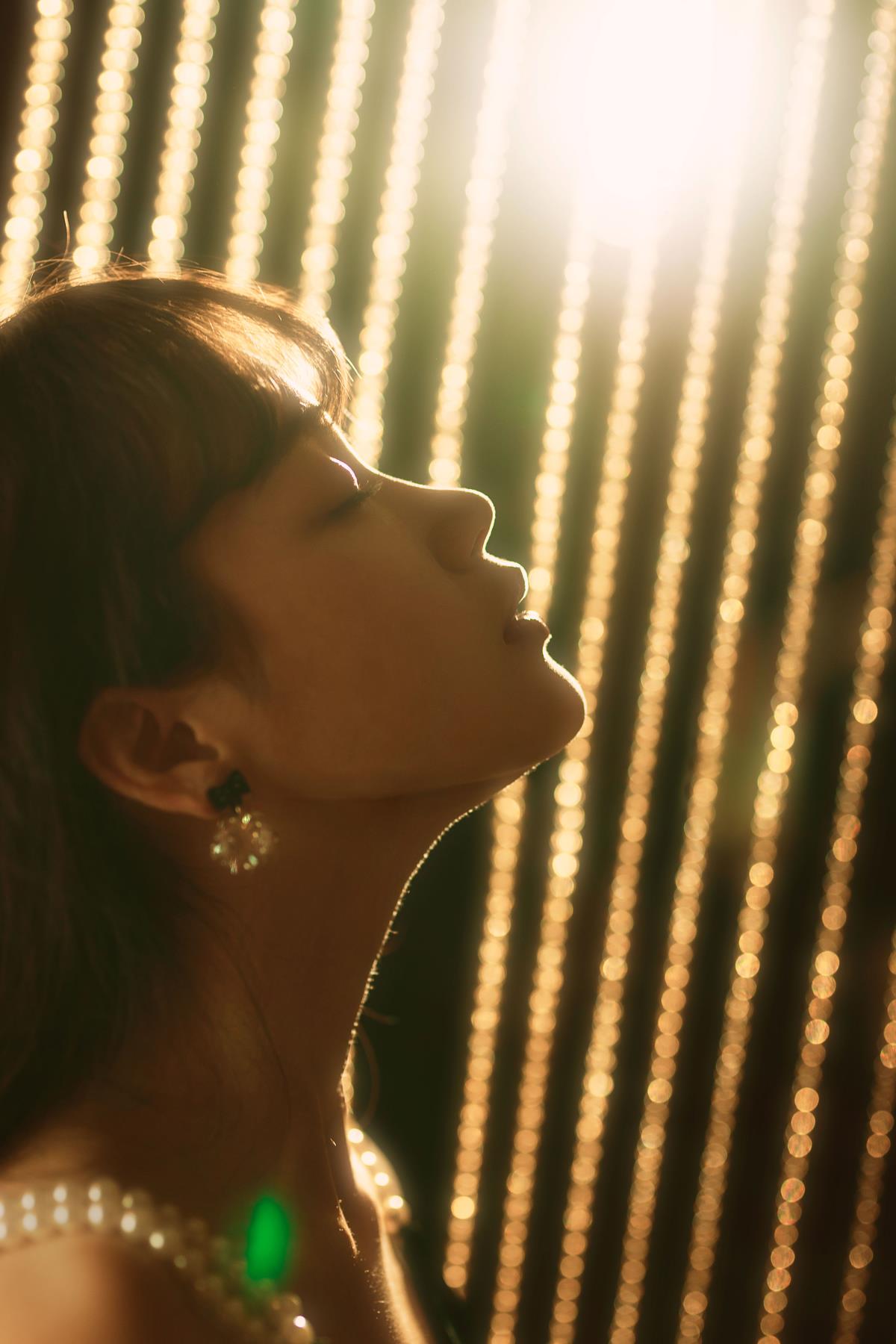 情难自控：于朦胧温柔里，看光影复古蔓延，叹爱与在意难平