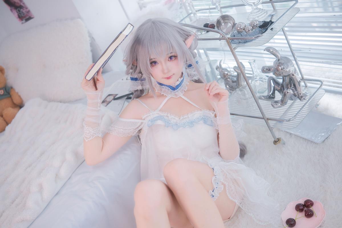 《碧蓝航线埃佛森：穿越次元的梦幻cosplay之旅》