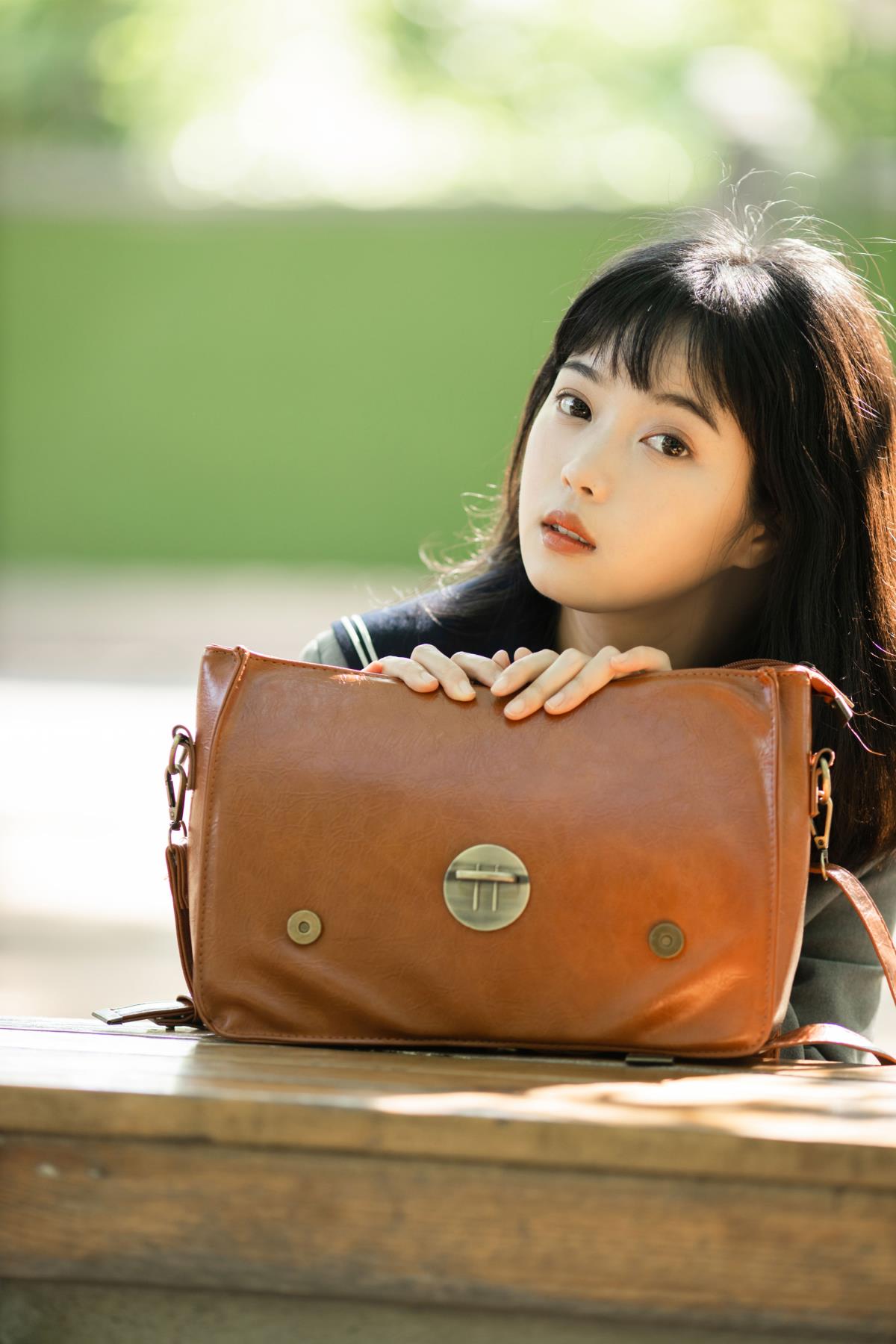 《午后公园：清风徐来，触摸校花养眼时光》