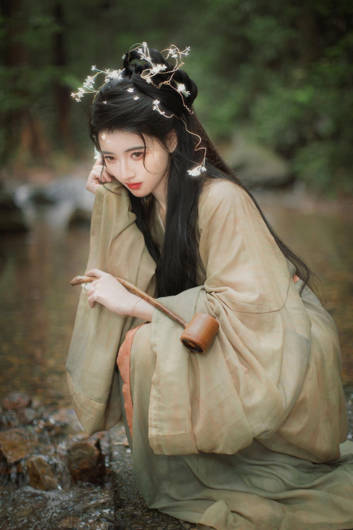 菟丝子：山野间的古典优雅精灵，栖于古风小溪畔