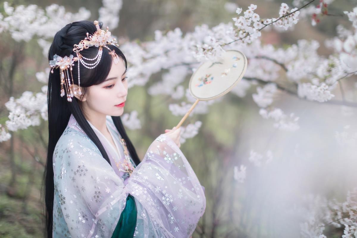 花神相伴，赴山花烂漫，与心念之人共赏无尽花香