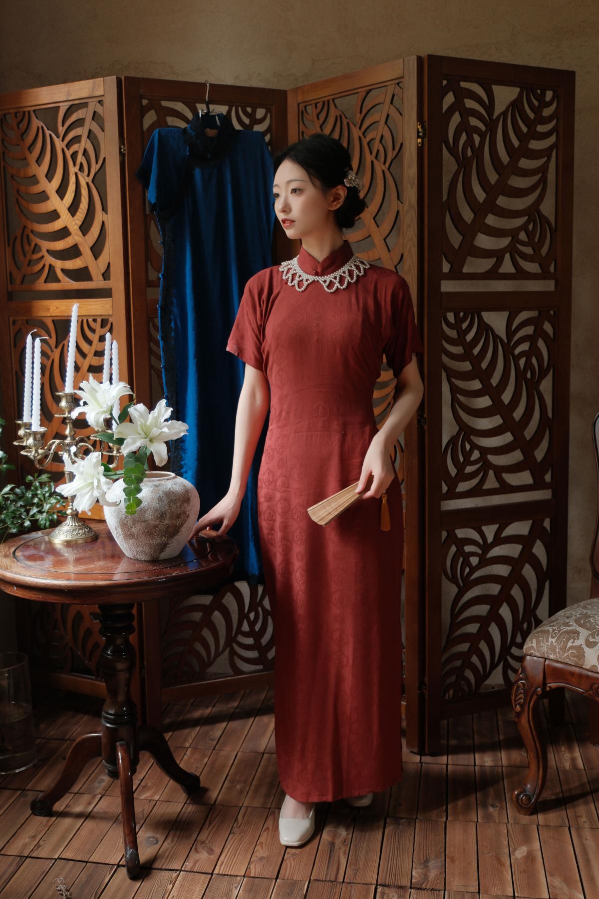 《红色旗袍韵，许君相思华年》或《一袭红袍，邂逅古典美人相思时光》 或《紫藤花下，红色旗袍许相思年华》 或《古典美人着红袍，许君相思岁月长》 或《红色旗袍情，相思年华梦》 或《以红袍为笺，书古典美人相思华年》 或《红韵旗袍，寄君相思流年》 或《古典风情里，红袍美人许相思》 或《红色旗袍映相思，古典岁月绽芳华》 或《着一袭红袍，许古典美人相思华年》 或《紫藤花閞，红袍美人的相思年华》 或《红袍寄相思，古典旗袍韵华年》 或《古典与红袍交织的相思年华》 或《红色旗袍，谱写古典美人相思曲》 或《美人红袍相思意，古典时光韵华年》 或《红袍摇曳，许古典美人相思岁月》 或《以红色旗袍之名，许君相思古典华年》 或《古典红袍情，相思岁月长》 或《红袍舞相思，古典美人韵华年》 或《紫藤花下红袍影，古典美人相思情》 或《红色旗袍韵，奏响古典美人相思弦》 或《着红袍古典美人，许一世相思华年》 或《红袍映古典，美人相思岁月悠》 或《古典红袍美人图，相思年华岁月香》 或《红色旗袍梦，相思古典华年情》 或《紫藤花閞处，红袍美人相思长》 或《红袍与古典，共谱美人相思曲》 或《古典美人红袍恋，相思华年岁月甜》 或《红色旗袍相思意，古典时光岁月诗》 或《红袍舞出古典美人相思韵》 或《以红袍为笔，绘古典美人相思卷》 或《古典红袍，承载美人相思华年梦》 或《美人红袍情，相思古典岁月香》 或《红袍摇曳古典情，美人相思岁月长》 或《红色旗袍韵，诉说古典美人相思语》 或《着红袍古典美人，许相思岁月芬芳》 或《红袍与古典交织，美人相思岁月暖》 或《紫藤花下红袍情，古典美人相思梦》 或《红色旗袍，演绎古典美人相思故事》 或《古典红袍美人影，相思华年岁月痕》 或《红袍寄古典美人相思情》 或《古典红袍恋，美人相思岁月柔》 或《红色旗袍相思调，古典时光岁月谣》 或《红袍舞古典情，美人相思岁月悠》 或《以红袍为梦，许古典美人相思华年》 或《古典红袍情，承载美人相思岁月》 或《美人红袍相思画，古典时光岁月章》 或《红色旗袍相思路，古典美人岁月歌》 或《紫藤花下红袍香，古典美人相思长》 或《红袍与古典相融，美人相思岁月甜》 或《古典红袍美人赋，相思华年岁月诗》 或《红色旗袍相思赋，古典时光岁月情》 或《红袍舞古典韵，美人相思岁月香》 或《以红袍为念，许古典美人相思流年》 或《古典红袍情，诉说美人相思岁月》 或《美人红袍相思梦，古典时光岁月甜》 或《红袍摇曳古典香，美人相思岁月长》 或《红色旗袍韵，奏响古典美人相思歌》 或《着红袍古典美人，许相思岁月情长》 或《红袍与古典邂逅，美人相思岁月暖》 或《紫藤花下红袍影，古典美人相思恋》 或《红色旗袍，书写古典美人相思篇章》 或《古典红袍美人图，相思华年岁月暖》 或《红袍寄古典美人相思恋》 或《古典红袍恋，美人相思岁月香》 或《红色旗袍相思曲，古典时光岁月谣》 或《红袍舞古典情，美人相思岁月悠》 或《以红袍为梦，许古典美人相思时光》 或《古典红袍情，承载美人相思岁月长》 或《美人红袍相思画，古典时光岁月章》 或《红色旗袍相思路，古典美人岁月歌》 或《紫藤花下红袍香，古典美人相思长》 或《红袍与古典相融，美人相思岁月甜》 或《古典红袍美人赋，相思华年岁月诗》 或《红色旗袍相思赋，古典时光岁月情》 或《红袍舞古典韵，美人相思岁月香》 或《以红袍为念，许古典美人相思流年》 或《古典红袍情，诉说美人相思岁月》 或《美人红袍相思梦，古典时光岁月甜》 或《红袍摇曳古典香，美人相思岁月长》 或《红色旗袍韵，奏响古典美人相思歌》 或《着红袍古典美人，许相思岁月情长》 或《红袍与古典邂逅，美人相思岁月暖》 或《紫藤花下红袍影，古典美人相思恋》 或《红色旗袍，书写古典美人相思篇章》 或《古典红袍美人图，相思华年岁月暖》 或《红袍寄古典美人相思恋》 或《古典红袍恋，美人相思岁月香》 或《红色旗袍相思曲，古典时光岁月谣》 或《红袍舞古典情，美人相思岁月悠》 或《以红袍为梦，许古典美人相思时光》 或《古典红袍情，承载美人相思岁月长》 或《美人红袍相思画，古典时光岁月章》 或《红色旗袍相思路，古典美人岁月歌》 或《紫藤花下红袍香，古典美人相思长》 或《红袍与古典相融，美人相思岁月甜》 或《古典红袍美人赋，相思华年岁月诗》 或《红色旗袍相思赋，古典时光岁月情》 或《红袍舞古典韵，美人相思岁月香》 或《以红袍为念，许古典美人相思流年》 或《古典红袍情，诉说美人相思岁月》 或《美人红袍相思梦，古典时光岁月甜》 或《红袍摇曳古典香，美人相思岁月长》 或《红色旗袍韵，奏响古典美人相思歌》 或《着红袍古典美人，许相思岁月情长》 或《红袍与古典邂逅，美人相思岁月暖》 或《紫藤花下红袍影，古典美人相思恋》 或《红色旗袍，书写古典美人相思篇章》 或《古典红袍美人图，相思华年岁月暖》 或《红袍寄古典美人相思恋》 或《古典红袍恋，美人相思岁月香》 或《红色旗袍相思曲，古典时光岁月谣》 或《红袍舞古典情，美人相思岁月悠》 或《以红袍为梦，许古典美人相思时光》 或《古典红袍情，承载美人相思岁月长》 或《美人红袍相思画，古典时光岁月章》 或《红色旗袍相思路，古典美人岁月歌》 或《紫藤花下红袍香，古典美人相思长》 或《红袍与古典相融，美人相思岁月甜》 或《古典红袍美人赋，相思华年岁月诗》 或《红色旗袍相思赋，古典时光岁月情》 或《红袍舞古典韵，美人相思岁月香》 或《以红袍为念，许古典美人相思流年》 或《古典红袍情，诉说美人相思岁月》 或《美人红袍相思梦，古典时光岁月甜》 或《红袍摇曳古典香，美人相思岁月长》 或《红色旗袍韵，奏响古典美人相思歌》 或《着红袍古典美人，许相思岁月情长》 或《红袍与古典邂逅，美人相思岁月暖》 或《紫藤花下红袍影，古典美人相思恋》 或《红色旗袍，书写古典美人相思篇章》 或《古典红袍美人图，相思华年岁月暖》 或《红袍寄古典美人相思恋》 或《古典红袍恋，美人相思岁月香》 或《红色旗袍相思曲，古典时光岁月谣》 或《红袍舞古典情，美人相思岁月悠》 或《以红袍为梦，许古典美人相思时光》 或《古典红袍情，承载美人相思岁月长》 或《美人红袍相思画，古典时光岁月章》 或《红色旗袍相思路，古典美人岁月歌》 或《紫藤花下红袍香，古典美人相思长》 或《红袍与古典相融，美人相思岁月甜》 或《古典红袍美人赋，相思华年岁月诗》 或《红色旗袍相思赋，古典时光岁月情》 或《红袍舞古典韵，美人相思岁月香》 或《以红袍为念，许古典美人相思流年》 或《古典红袍情，诉说美人相思岁月》 或《美人红袍相思梦，古典时光岁月甜》 或《红袍摇曳古典香，美人相思岁月长》 或《红色旗袍韵，奏响古典美人相思歌》 或《着红袍古典美人，许相思岁月情长》 或《红袍与古典邂逅，美人相思岁月暖》 或《紫藤花下红袍影，古典美人相思恋》 或《红色旗袍，书写古典美人相思篇章》 你可以从中选择一个你喜欢的标题。