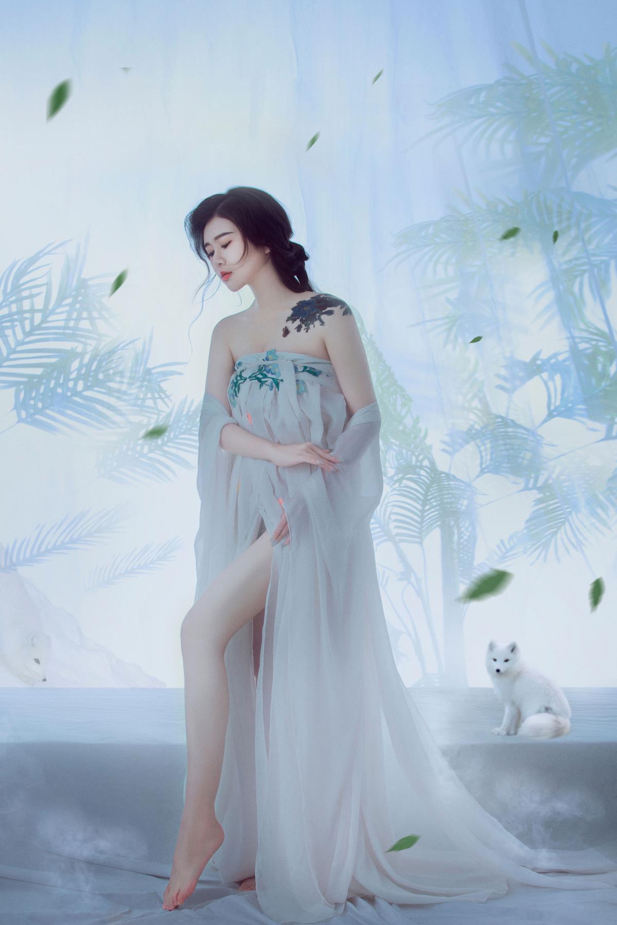 酥倾颜：沙塞容颜尽，边隅粉黛残