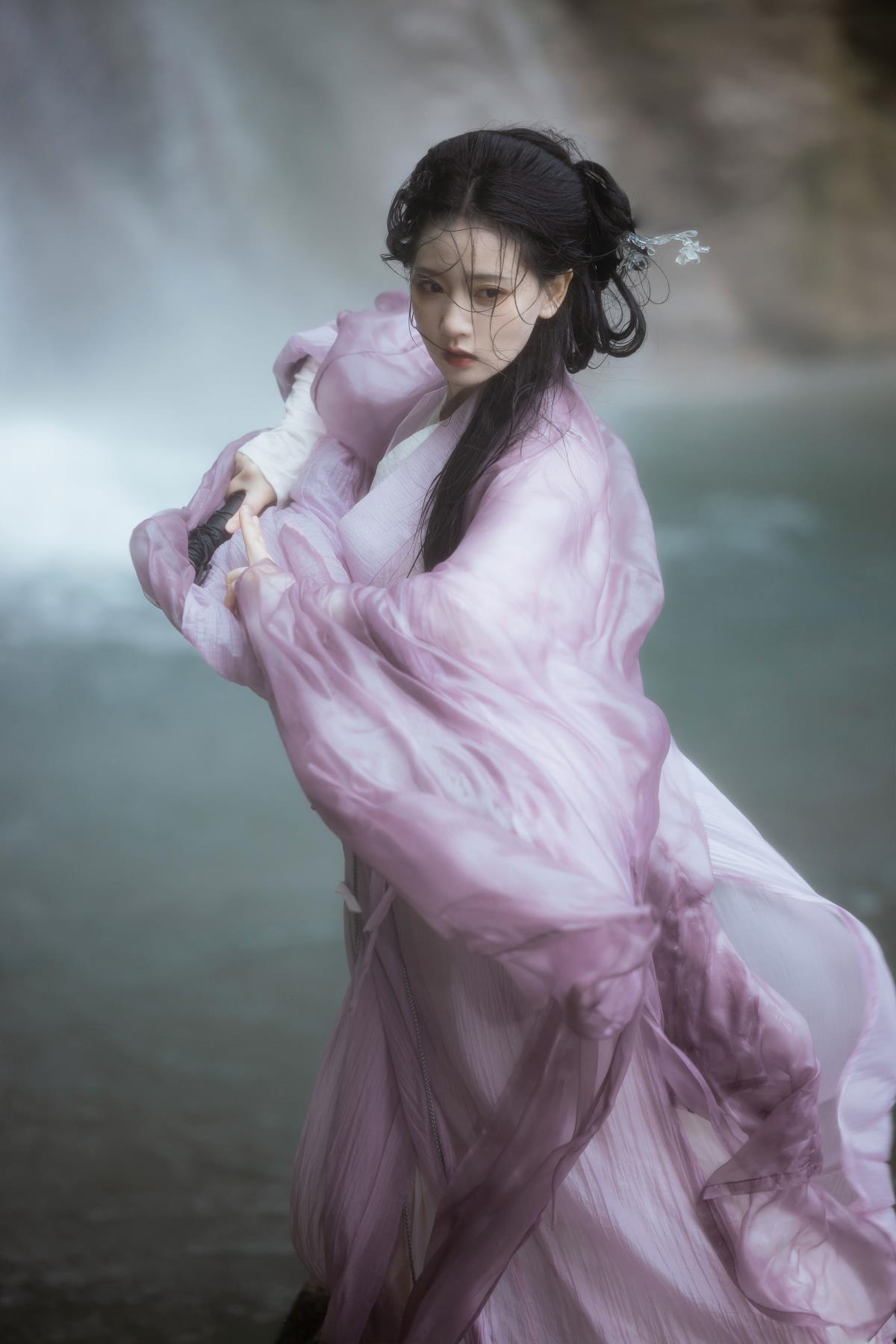 《无情道师姐的清冷舞剑时光》 或 《师弟眼中修无情道的清冷师姐舞剑风姿》 或 《古风之下，修无情道师姐的舞剑情殇》 或 《清冷师姐于无情道中舞剑的古风韵事》 或 《无情道师姐舞剑，尽显古风清冷》 或 《修无情道的师姐，在古风里舞剑的清冷姿态》 或 《古风情境下，无情道师姐的舞剑清冷之美》 或 《师弟见证：修无情道师姐的清冷舞剑古风情》 或 《无情道师姐舞剑，演绎古风清冷篇章》 或 《于古风世界，看修无情道师姐清冷舞剑》