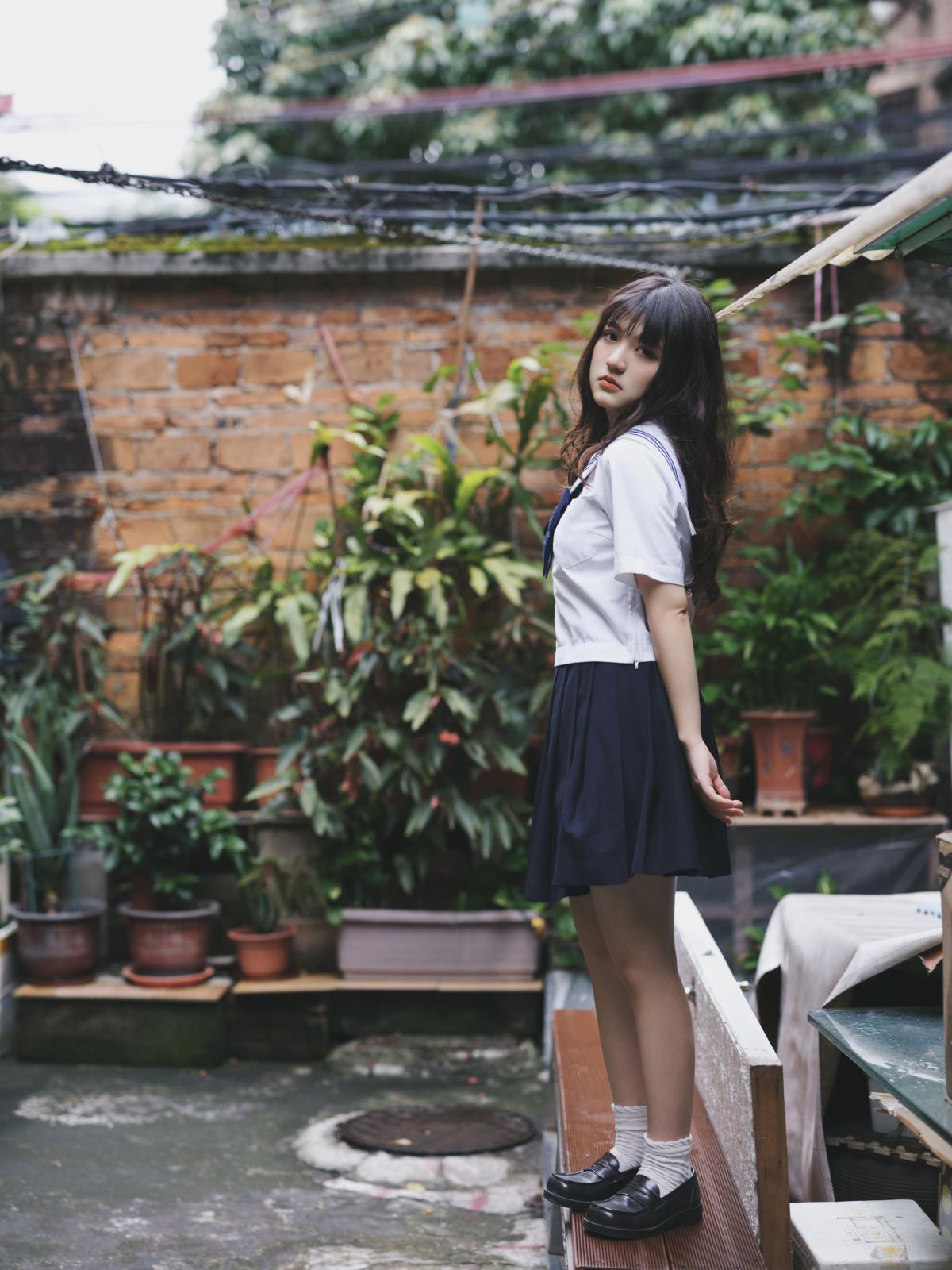 老街与猫：让爱自己成为他人的浪漫往昔