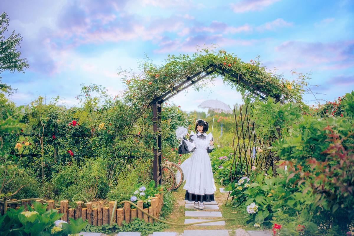 《童话女仆：愿为你之娃娃，永伴身旁，于洛丽塔与萝莉的梦幻世界》