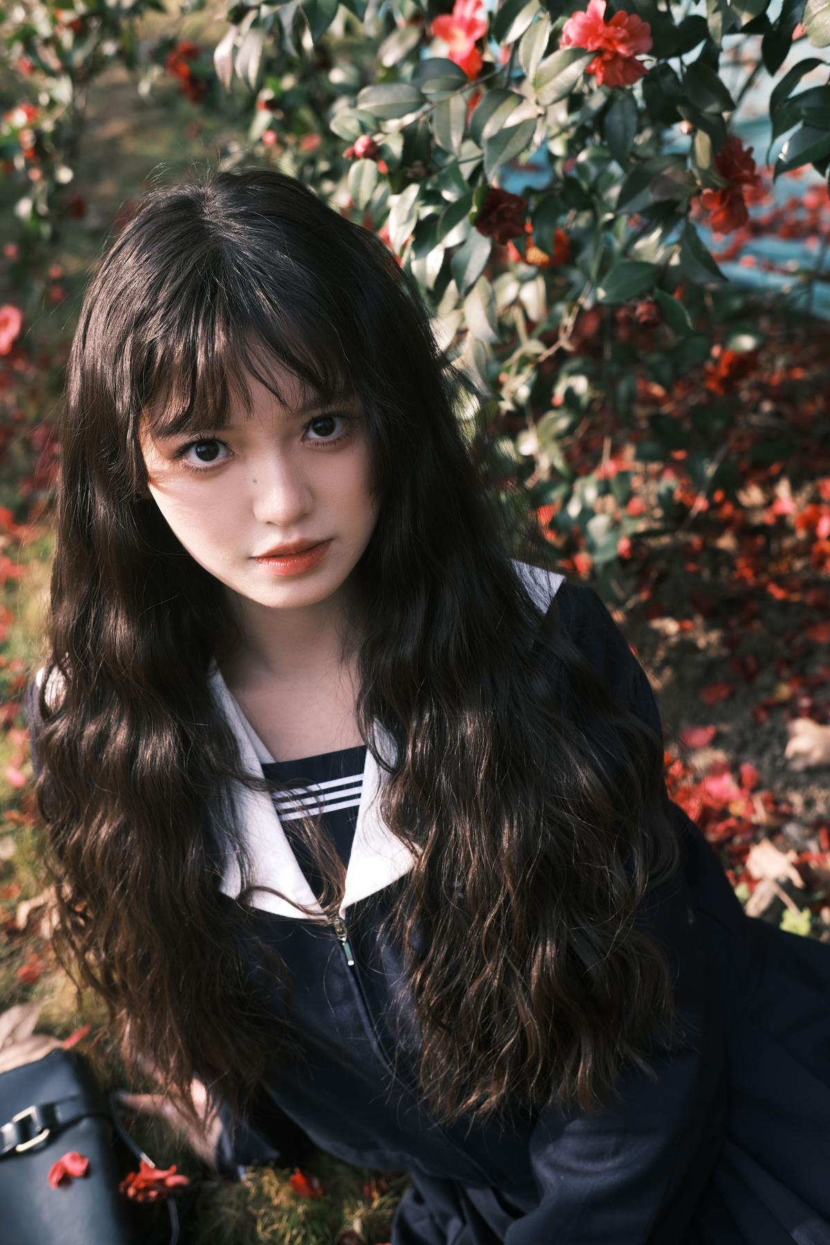 《山茶花树下的灵魂与绚烂春天：JK 女生的清纯之约》 解析：原内容中提到躯体在山茶花树下，灵魂与春天绚烂，以及 JK、女生、清纯等元素，组合成一个标题，既涵盖了主要信息，又营造出一种富有意境和文艺感的氛围。